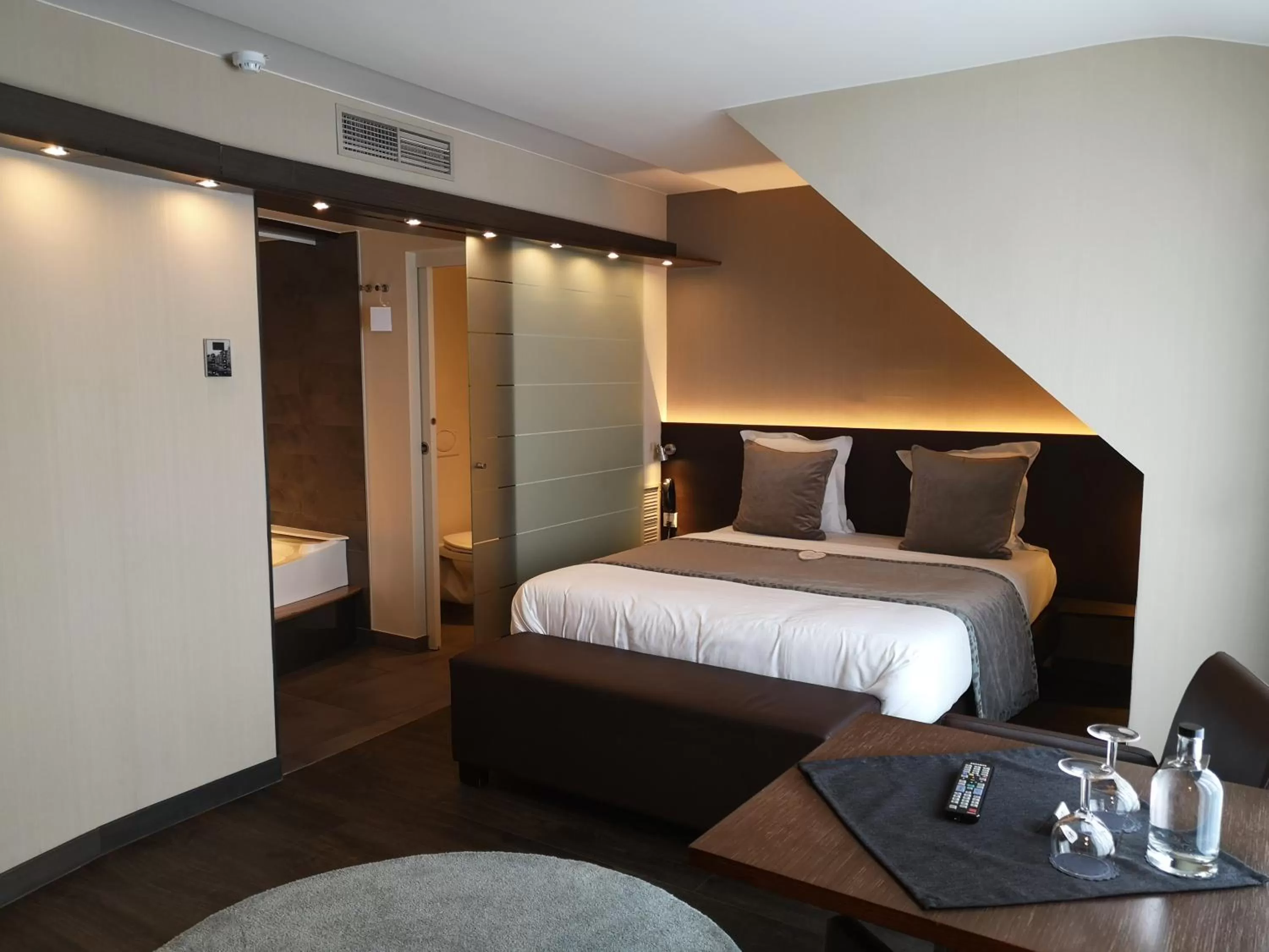 Luxury Double Room in Hotel Harmony