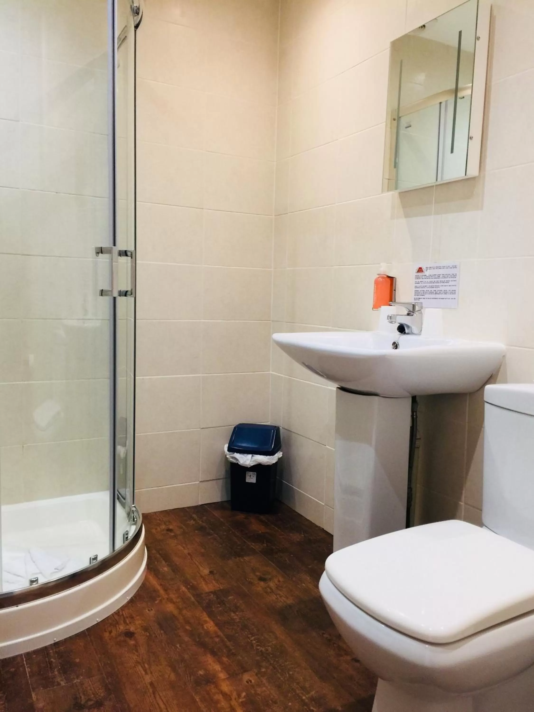 Shower in Hotel Celebrity Bournemouth East Cliff by Villare hotels