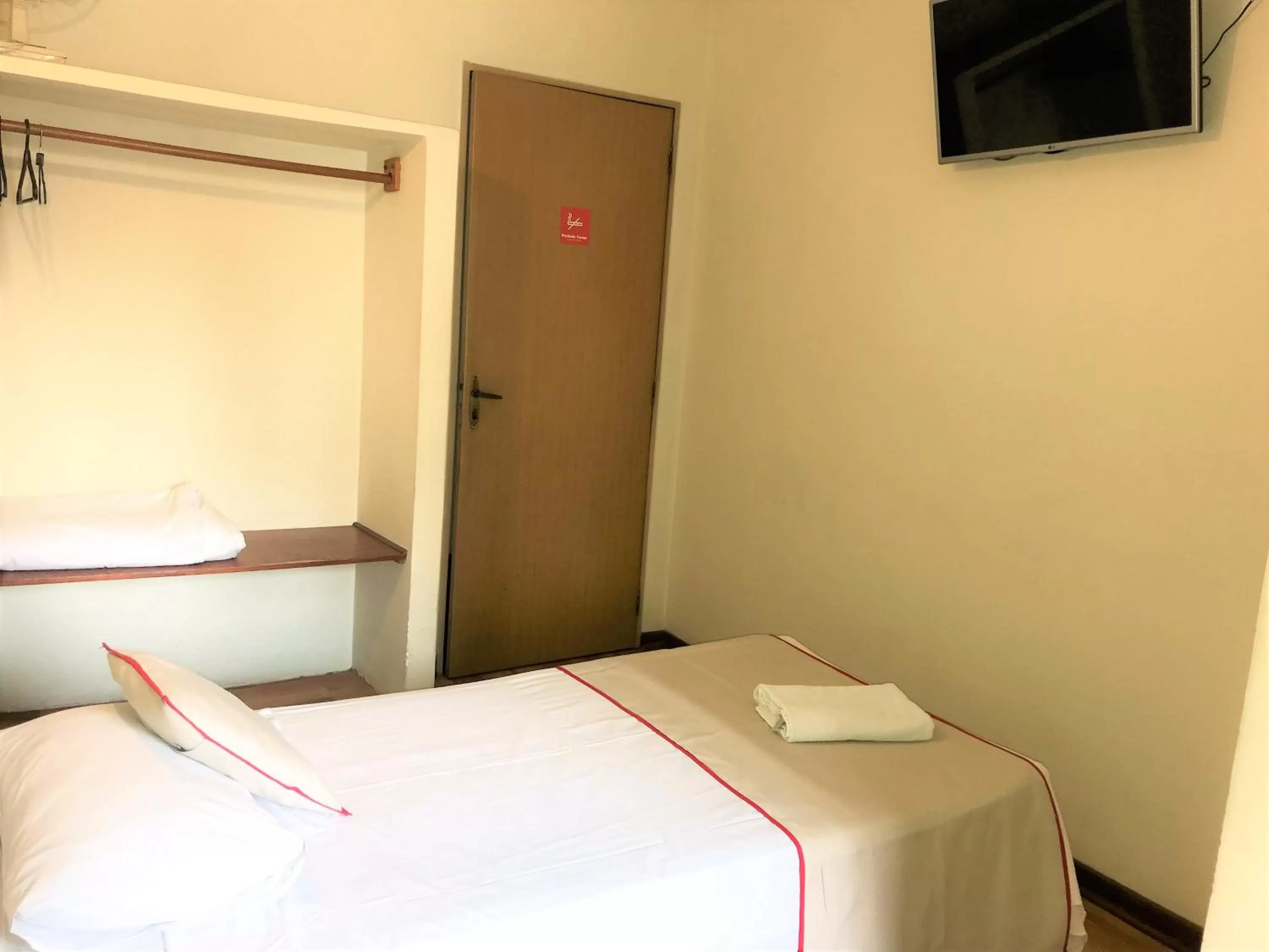 Bedroom, Bed in Hotel São Jorge São Paulo - Próximo a 25 de março, região do Brás, fácil acesso ao Expo Center Norte e Mercado Municipal SP