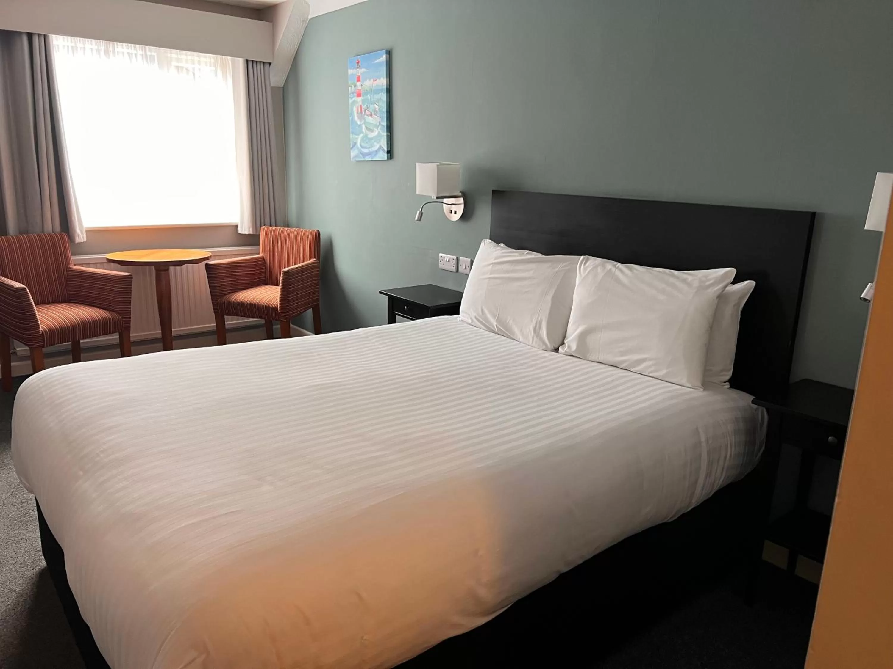 Bedroom, Bed in South Lawn Hotel