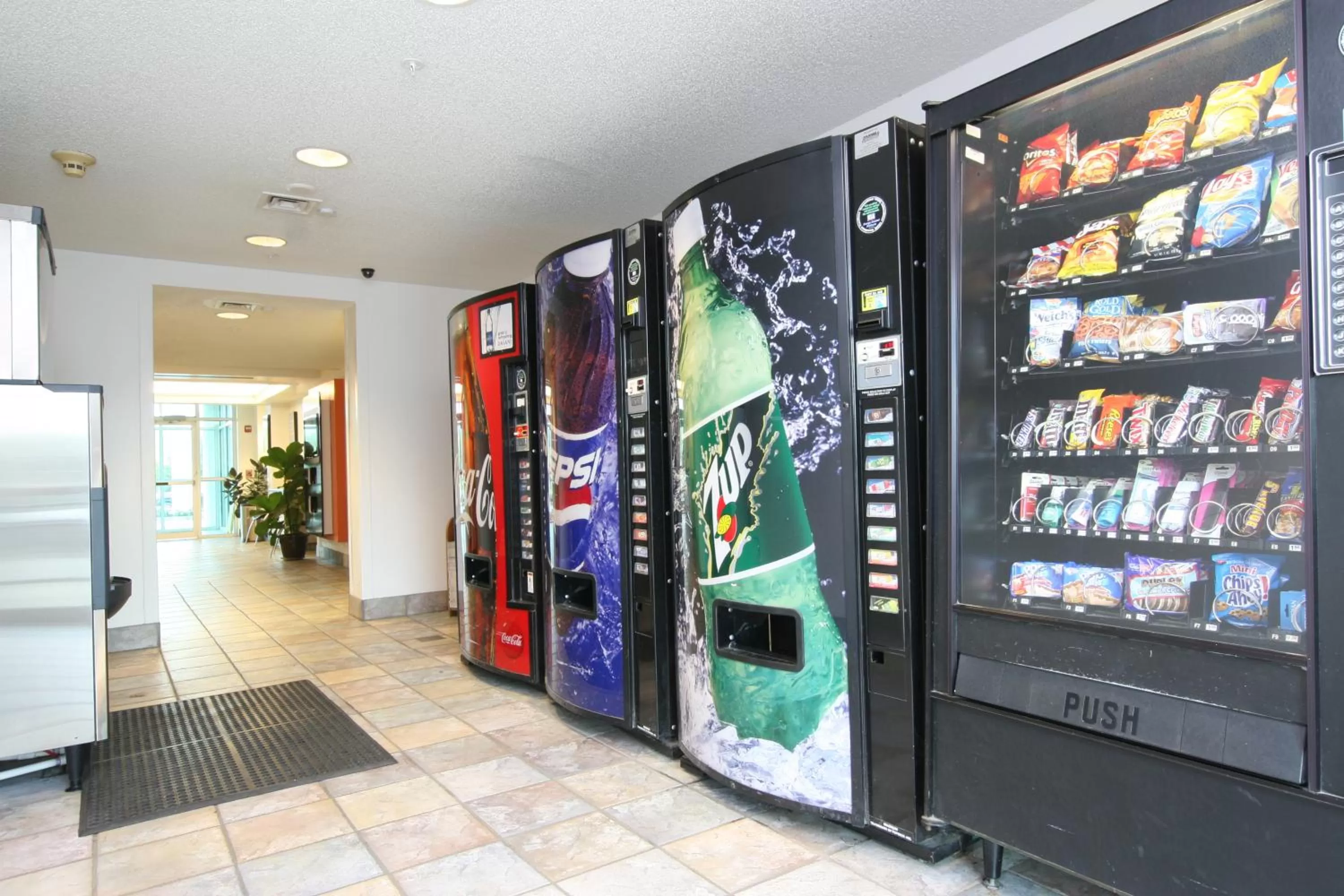 Food in Motel 6-Colchester, VT - Burlington