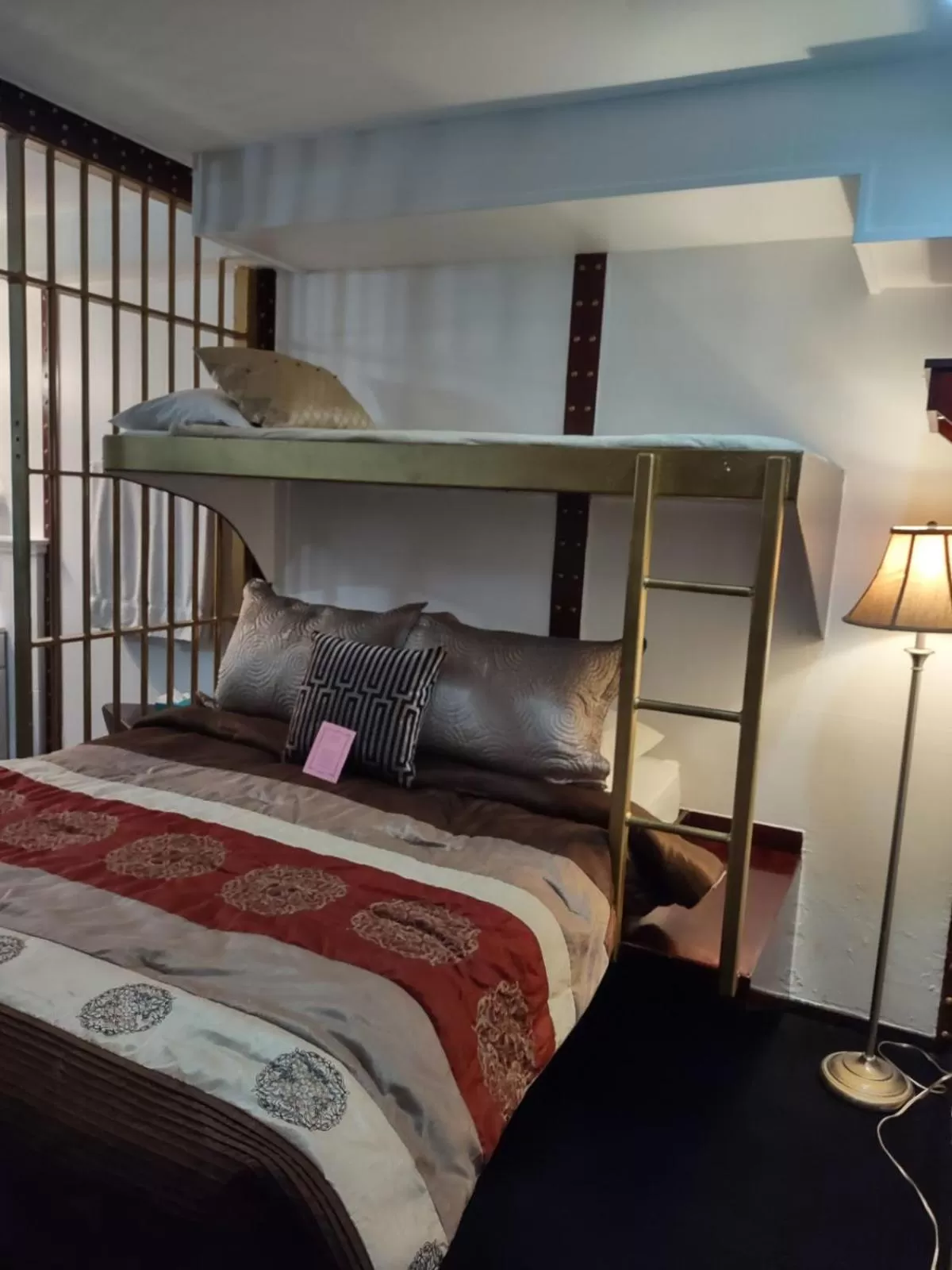 Bunk Bed in The King George Inn