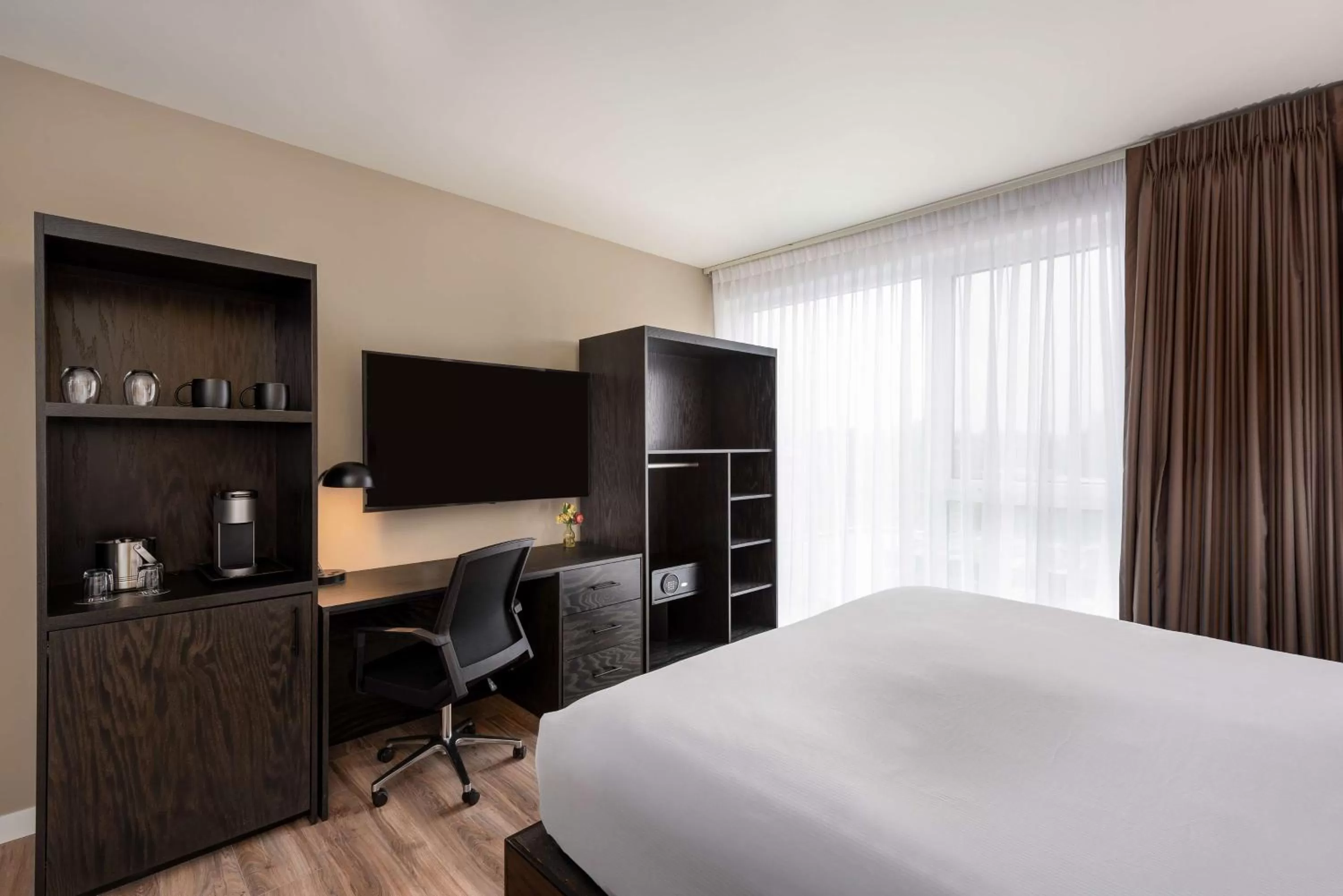 Bedroom, Bed in Holman Riverfront Park Hotel Salem, Tapestry By Hilton