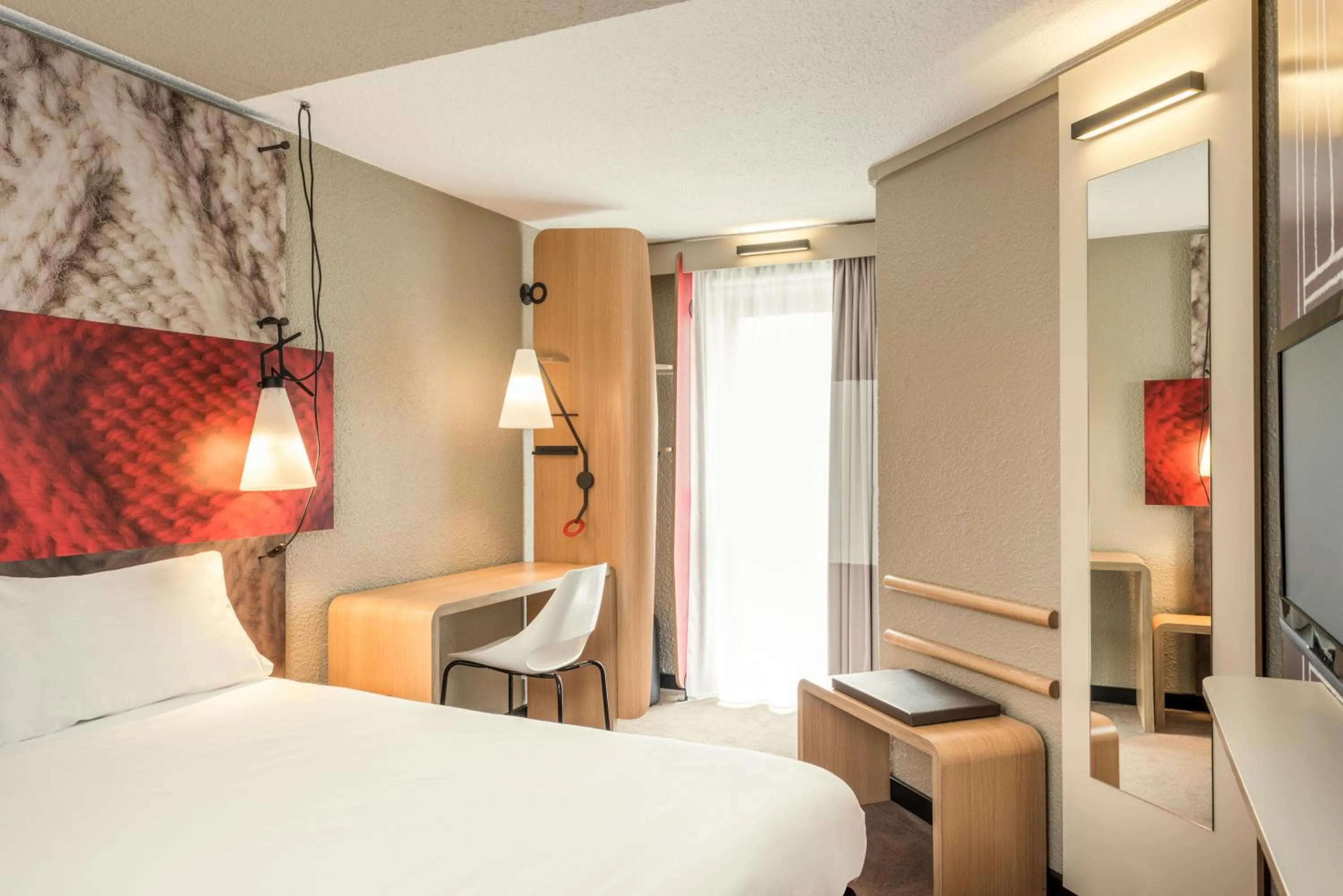 Bed in Ibis Paris Gare Montparnasse 15ème