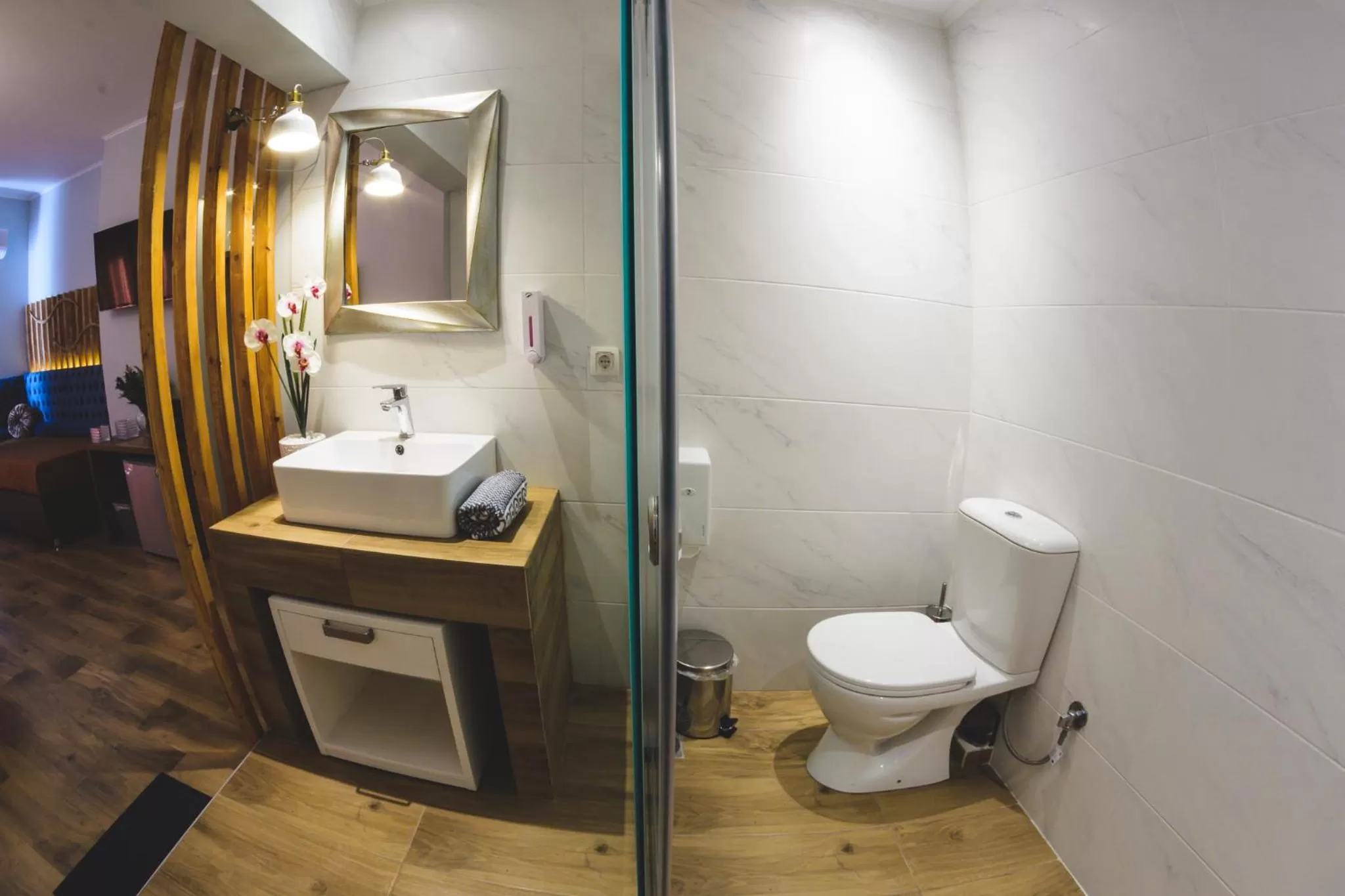 Shower in Dome Rooms Downtown