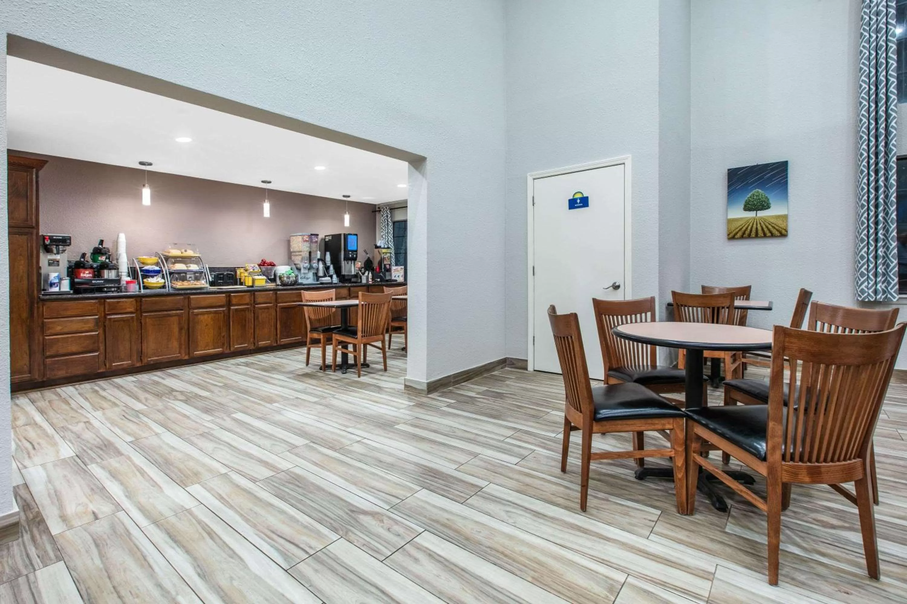 Restaurant/places to eat in Days Inn by Wyndham Waco Near Downtown University