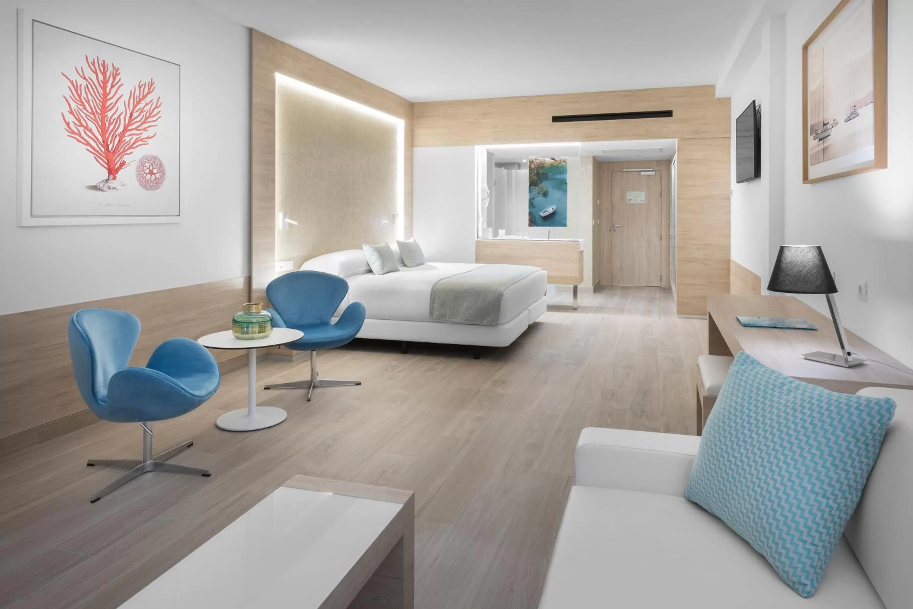 Living room, Bed in Elba Sunset Mallorca Thalasso Spa