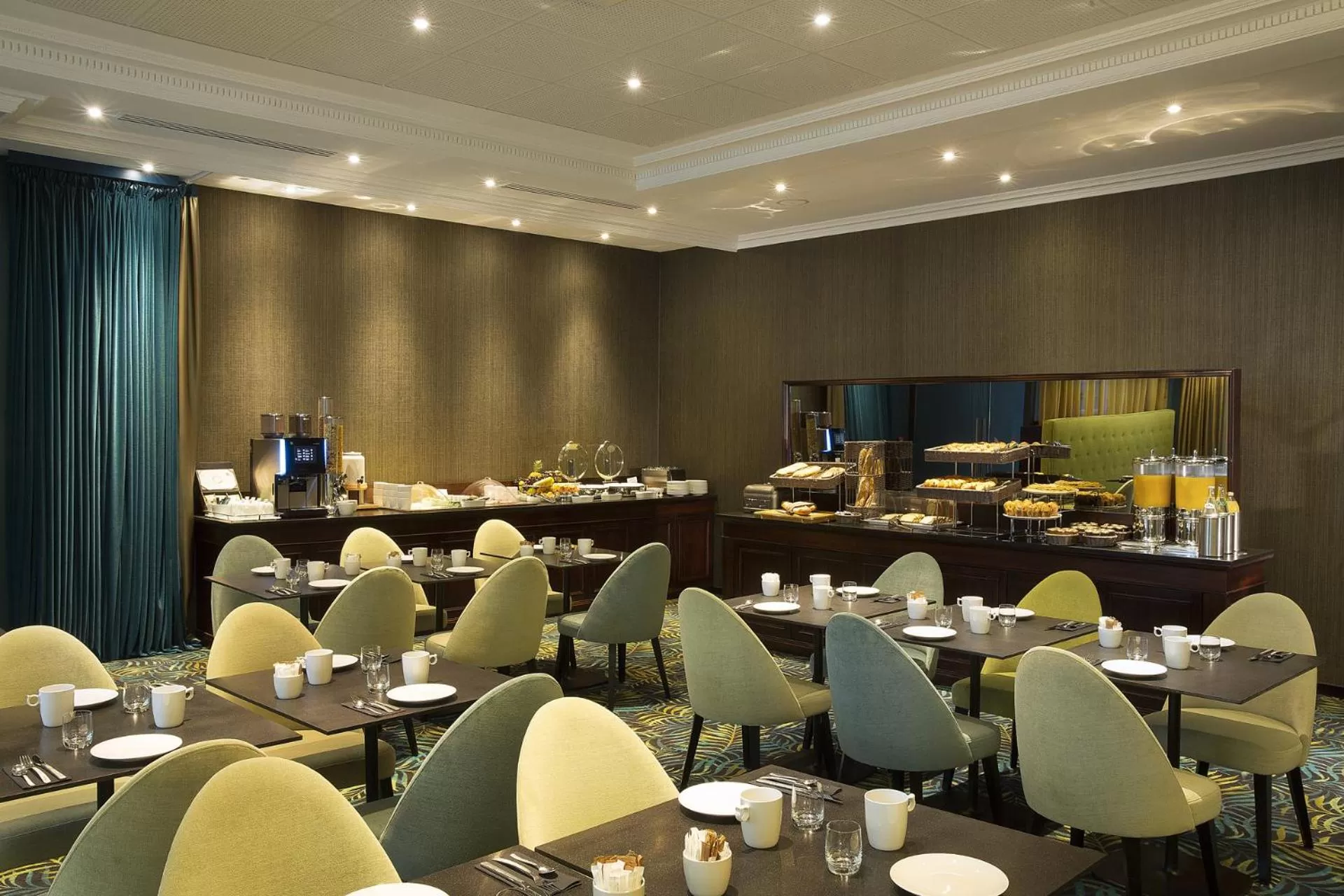 Food and drinks in Hôtel & SPA Oceania L'Univers Tours