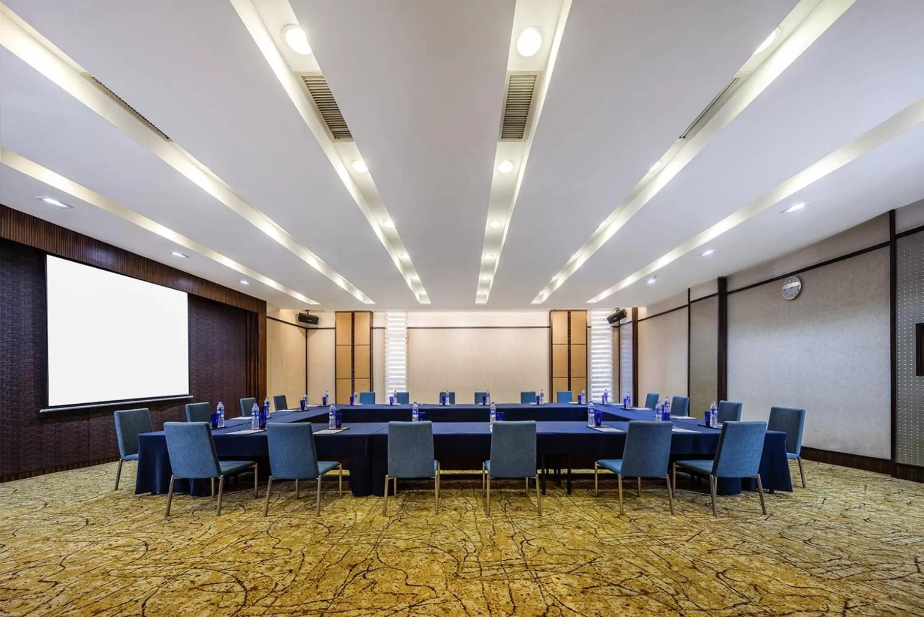 Meeting/conference room in Crowne Plaza Foshan by IHG