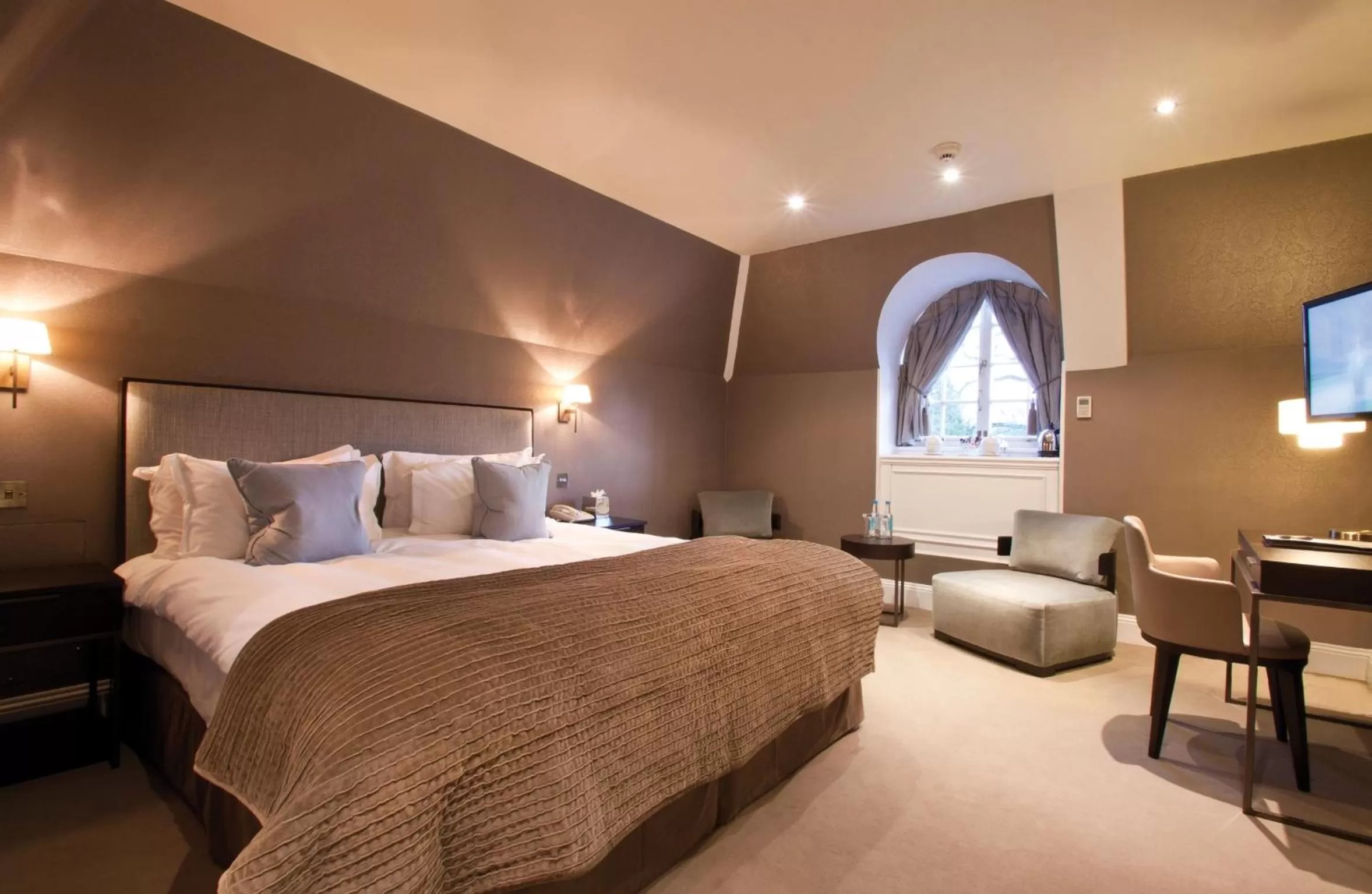 Bed in St Michael's Manor Hotel - St Albans