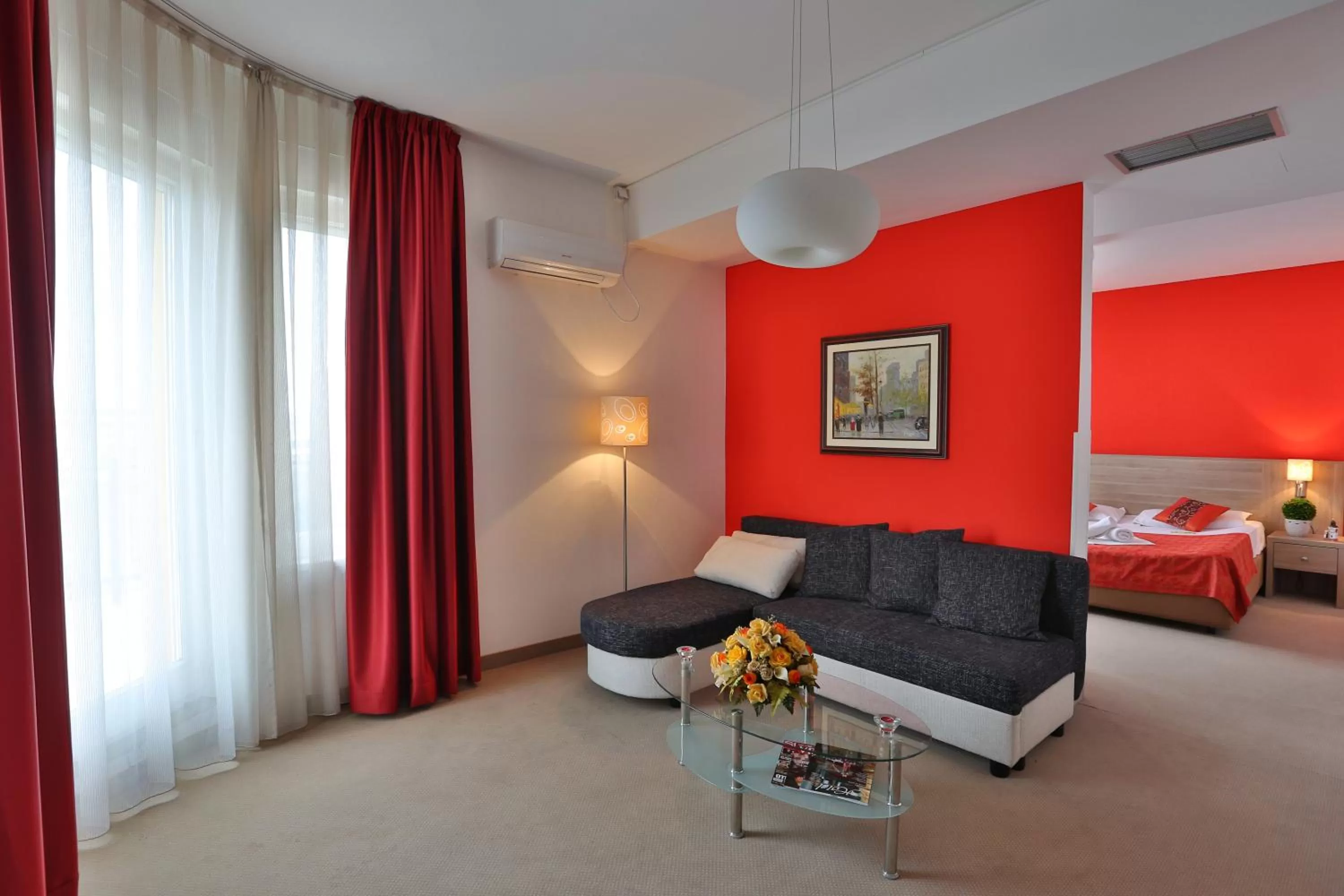 Living room, Bed in Hotel Putnik