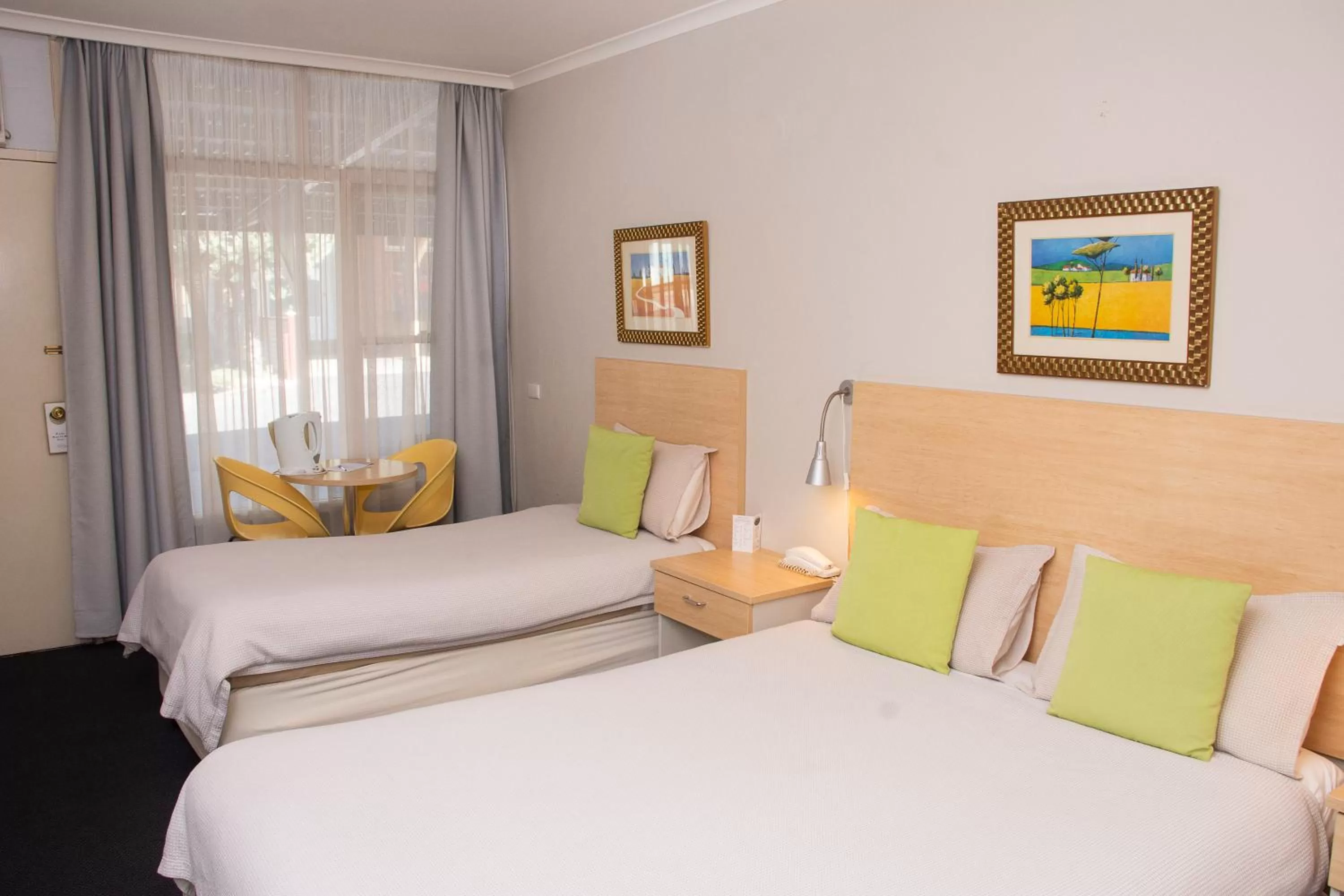 Bedroom, Bed in Nebula Motel