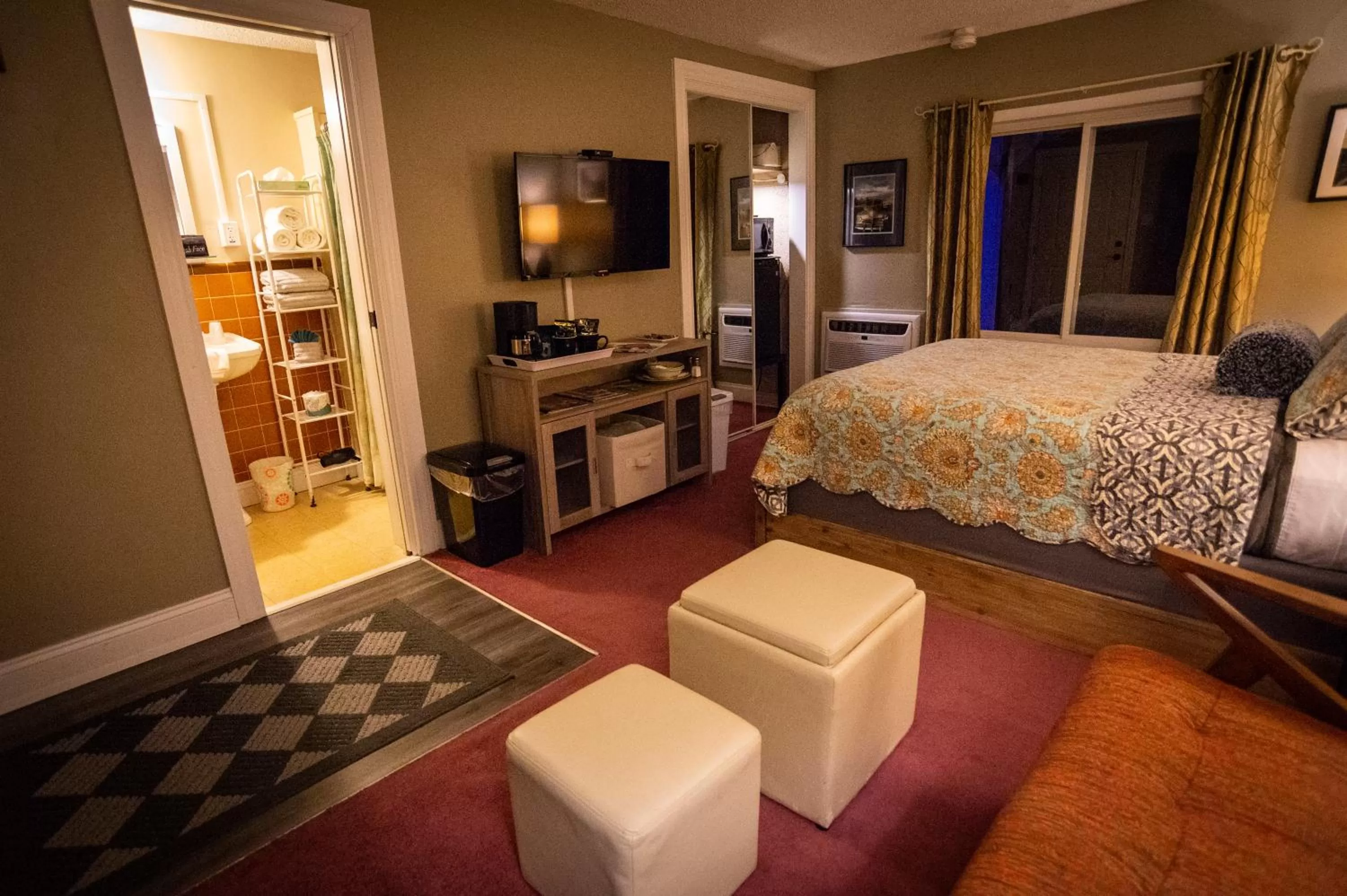 Seating Area in Sherwood Court Cottages