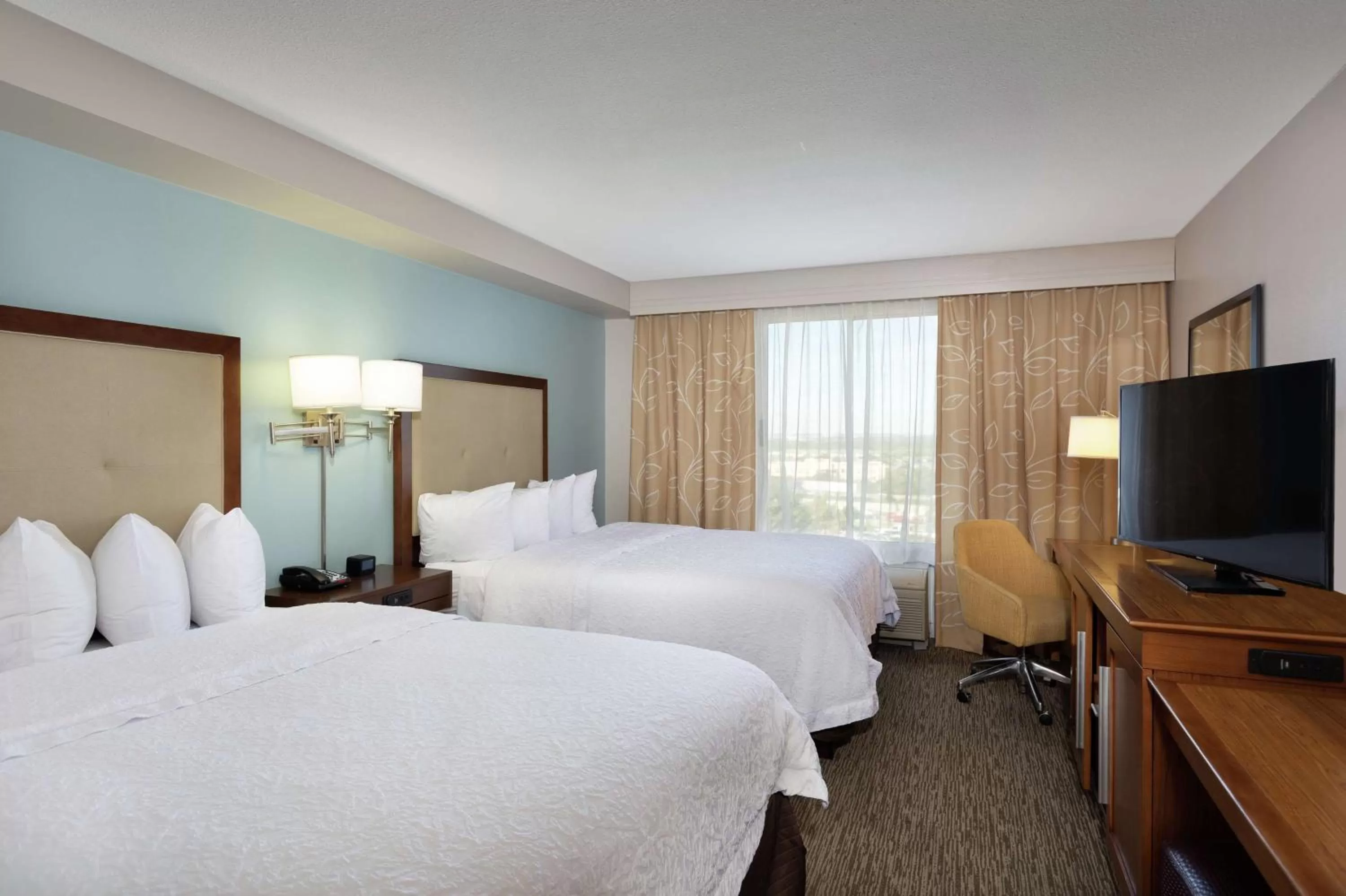 Bedroom, Bed in Hampton Inn & Suites-Austin Airport