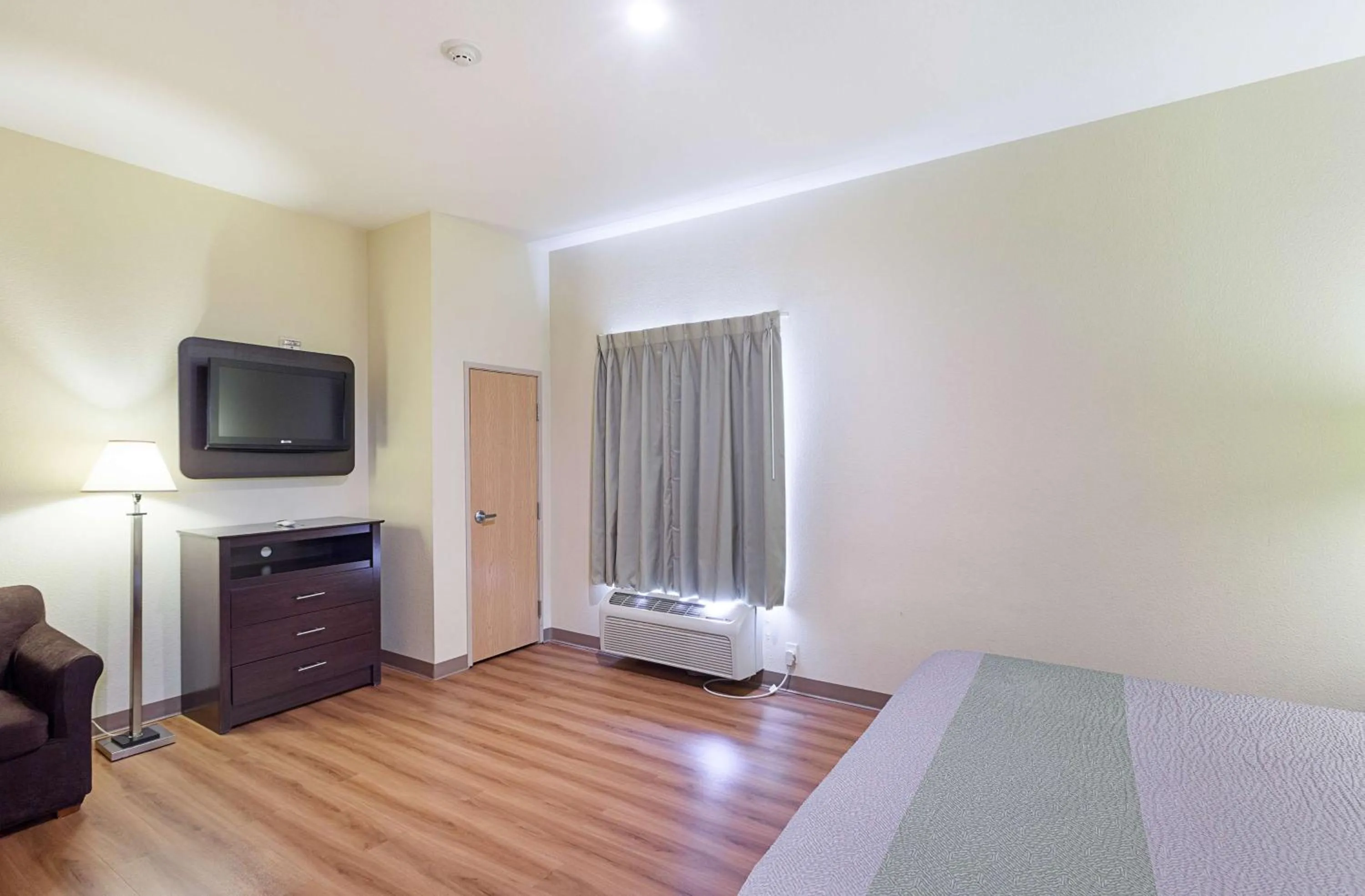 Bedroom, Bed in Motel 6-Fort Worth, TX