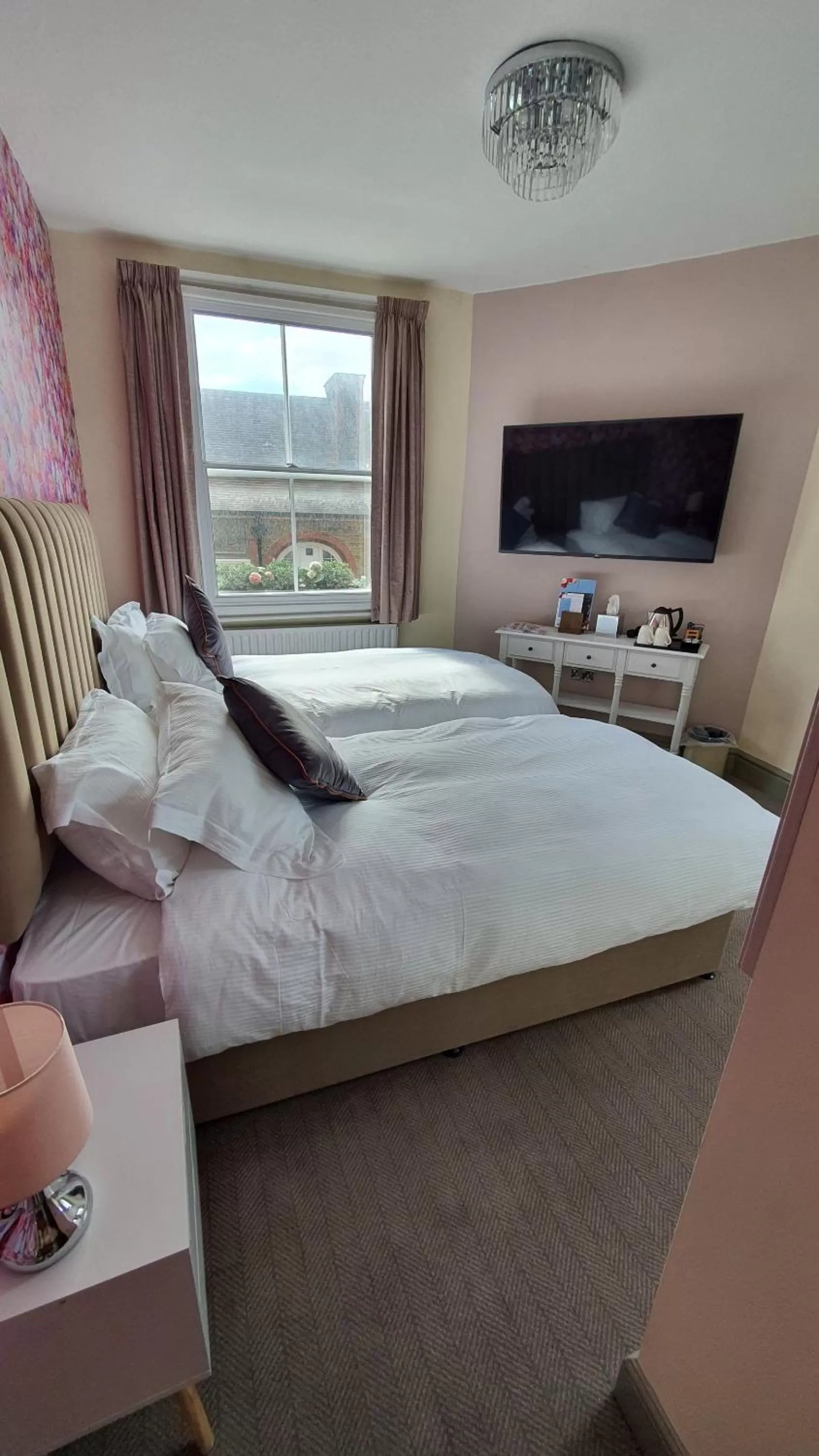 Bedroom, Bed in The Griffin Belle Hotel Vauxhall