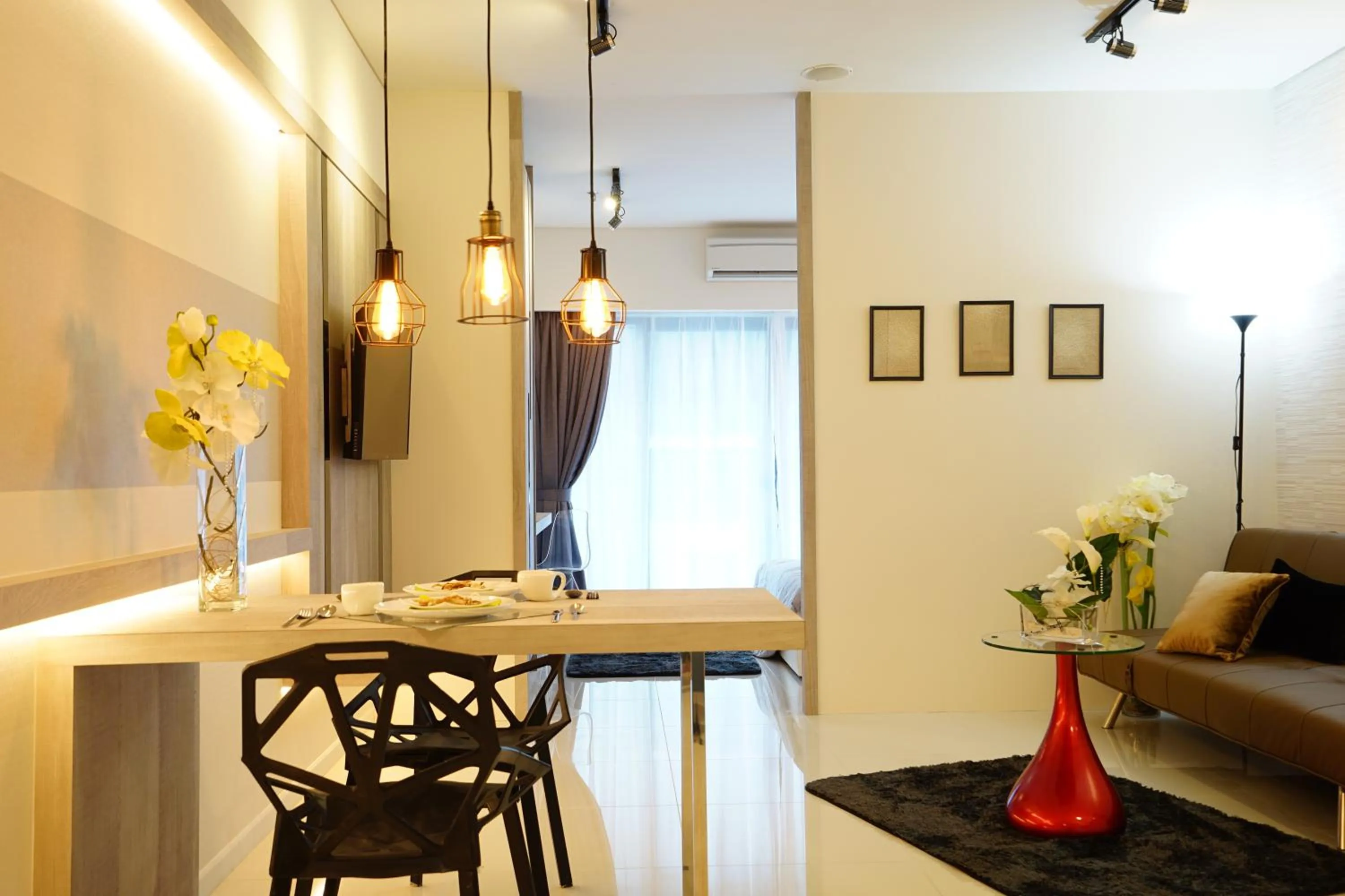 Photo of the whole room in Summer Suites Residences by Subhome