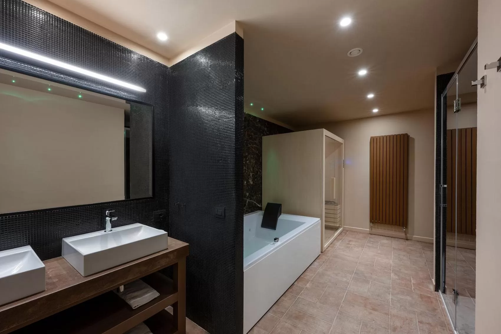 Hot Tub, Bed in Altarocca Wine Resort Adults Only