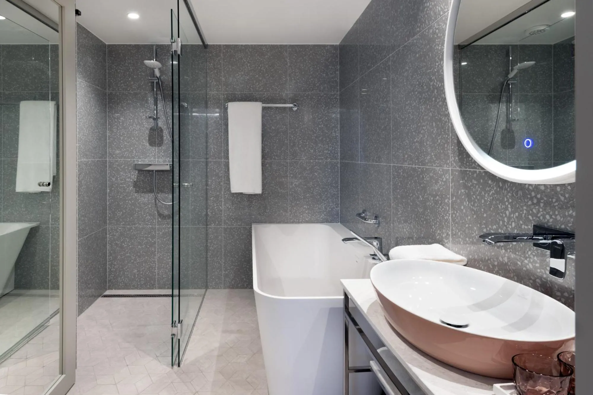 Shower in Nordic Hotel Forum