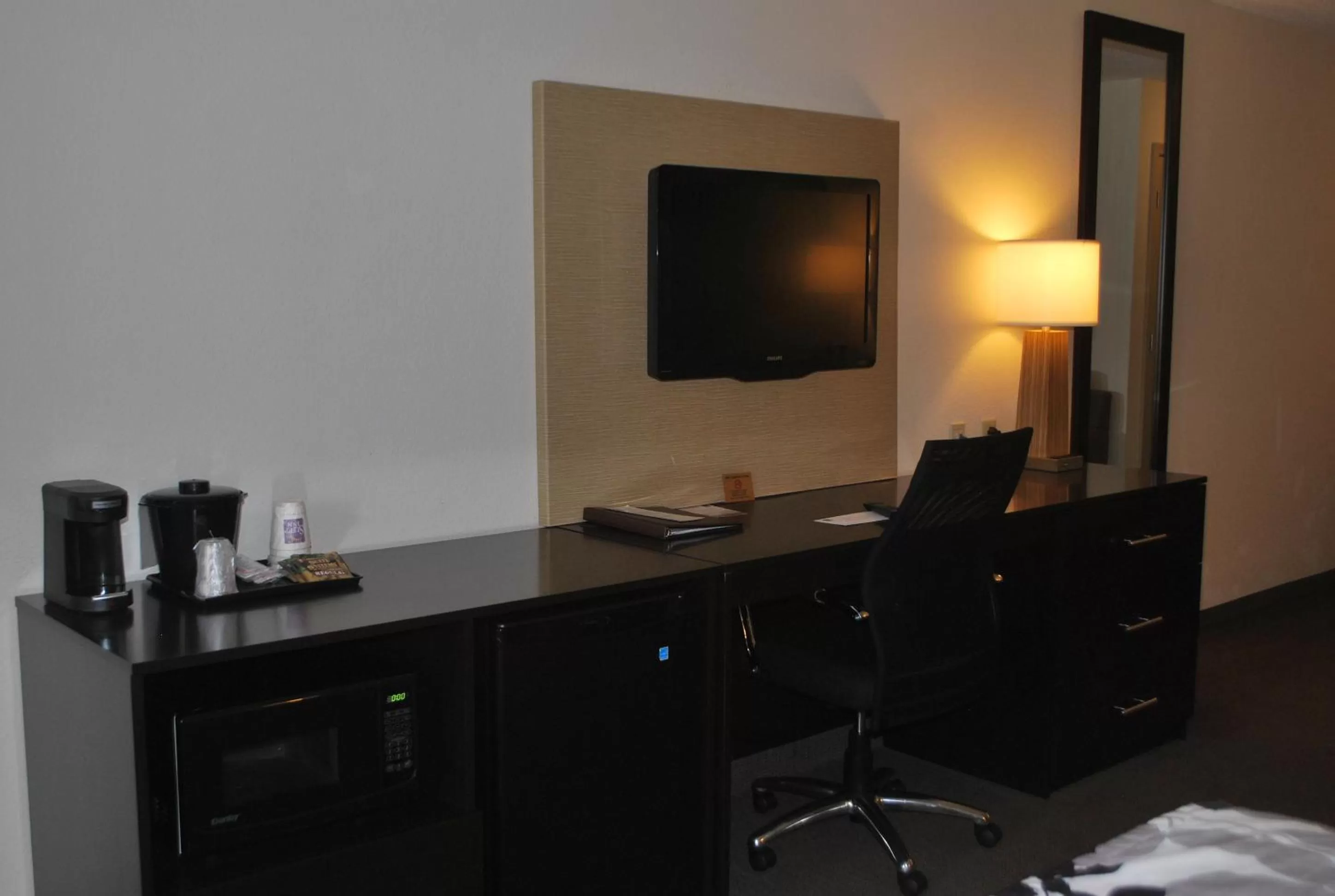 TV and multimedia in Sleep Inn & Suites Clintwood