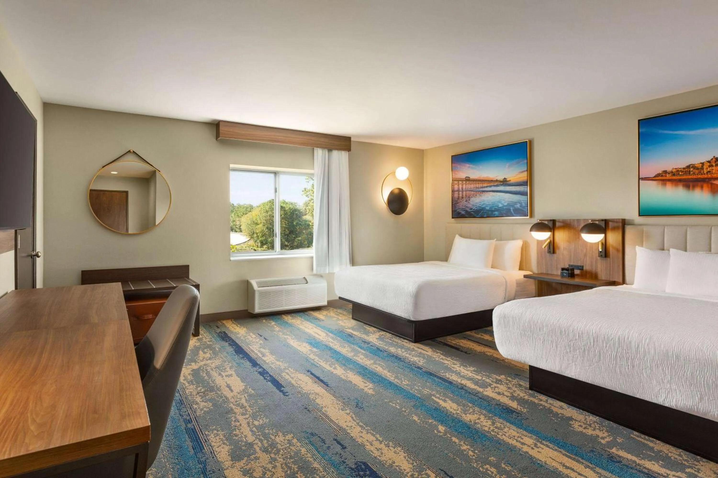 Photo of the whole room, Bed in La Quinta Inn by Wyndham Columbia NE Fort Jackson