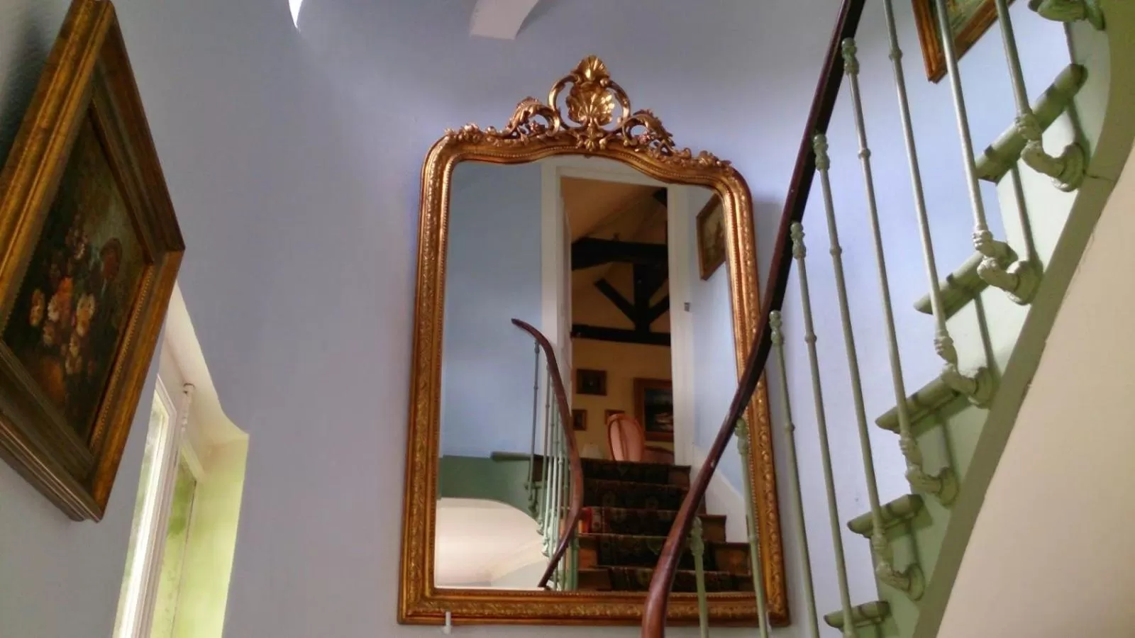 Decorative detail in Chambres d'hotes Autour de la Rose