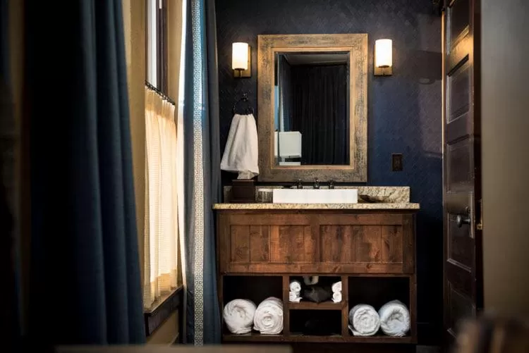 Bathroom in Frontier Hotel Pawhuska