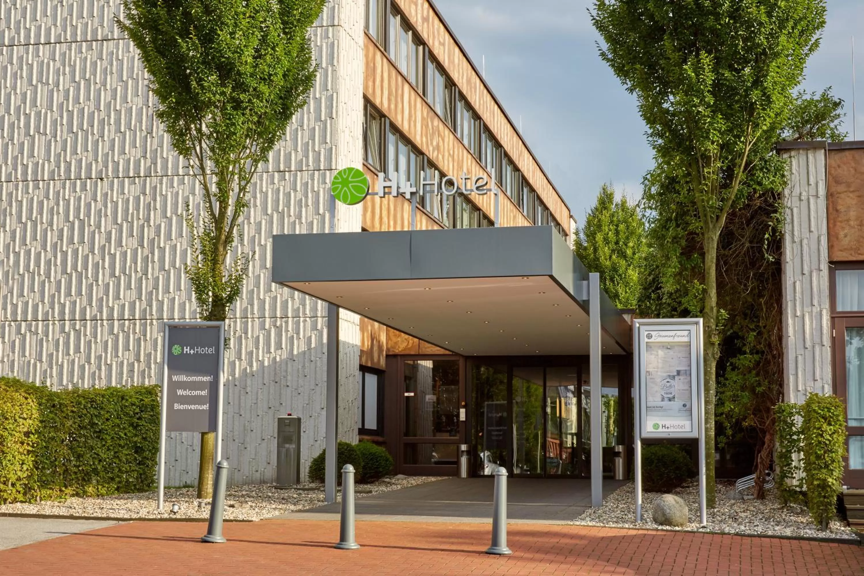 Facade/entrance in H+ Hotel Bochum