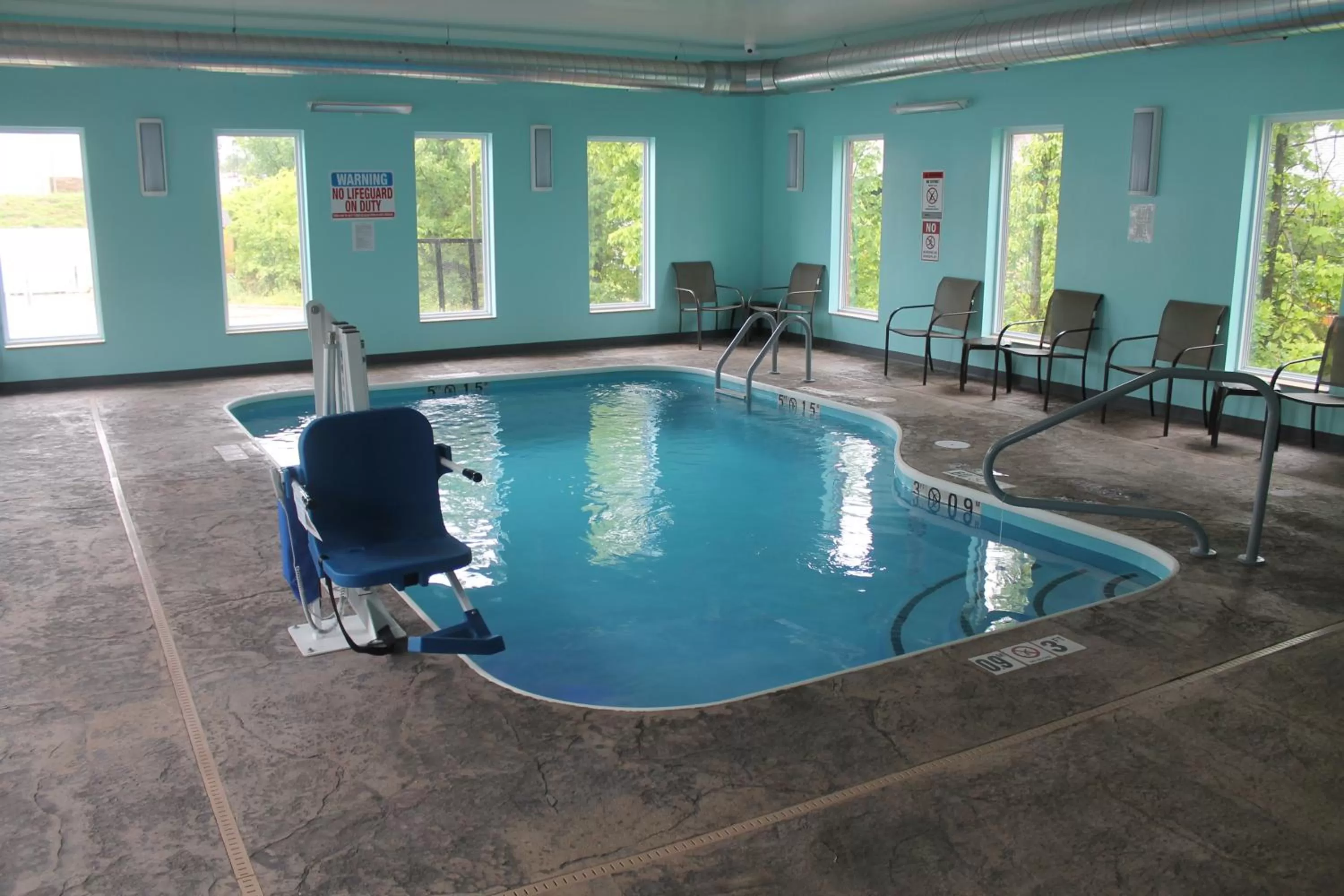 Swimming pool in Bell's Extended Stay and Suites
