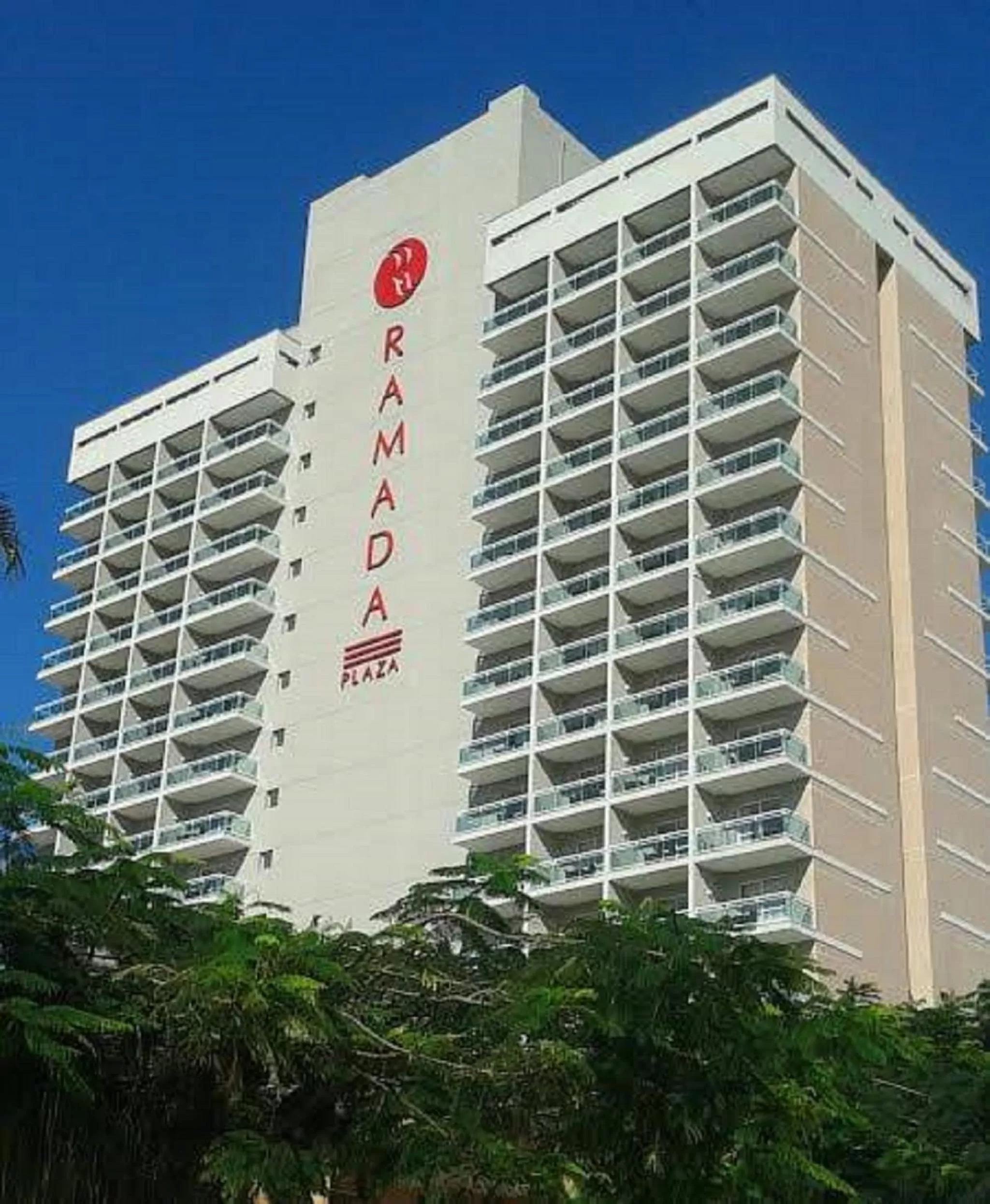 Facade/entrance in Ramada by Wyndham Macae Hotel & Suites
