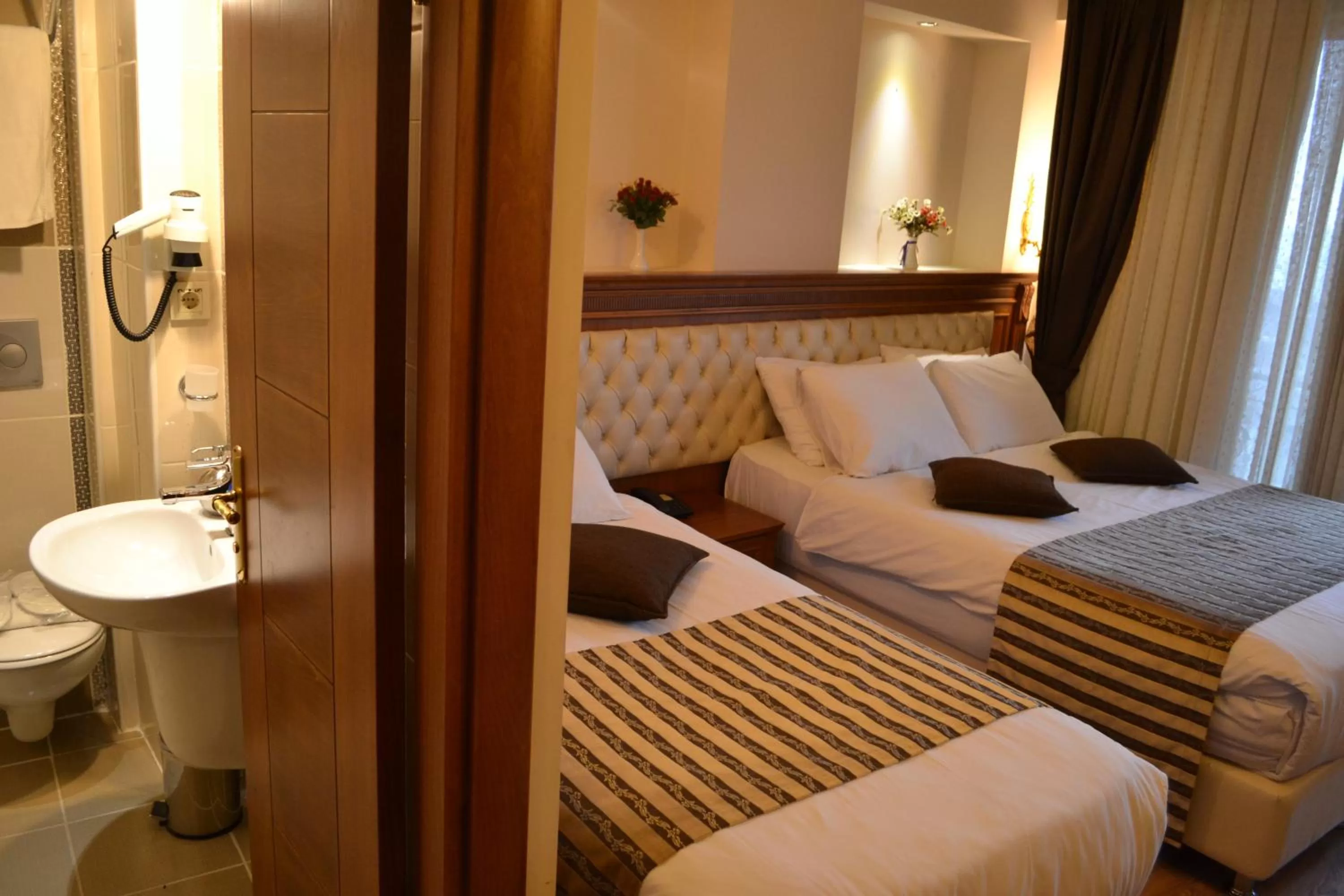 Shower, Bed in Seven Days Hotel - İstanbul