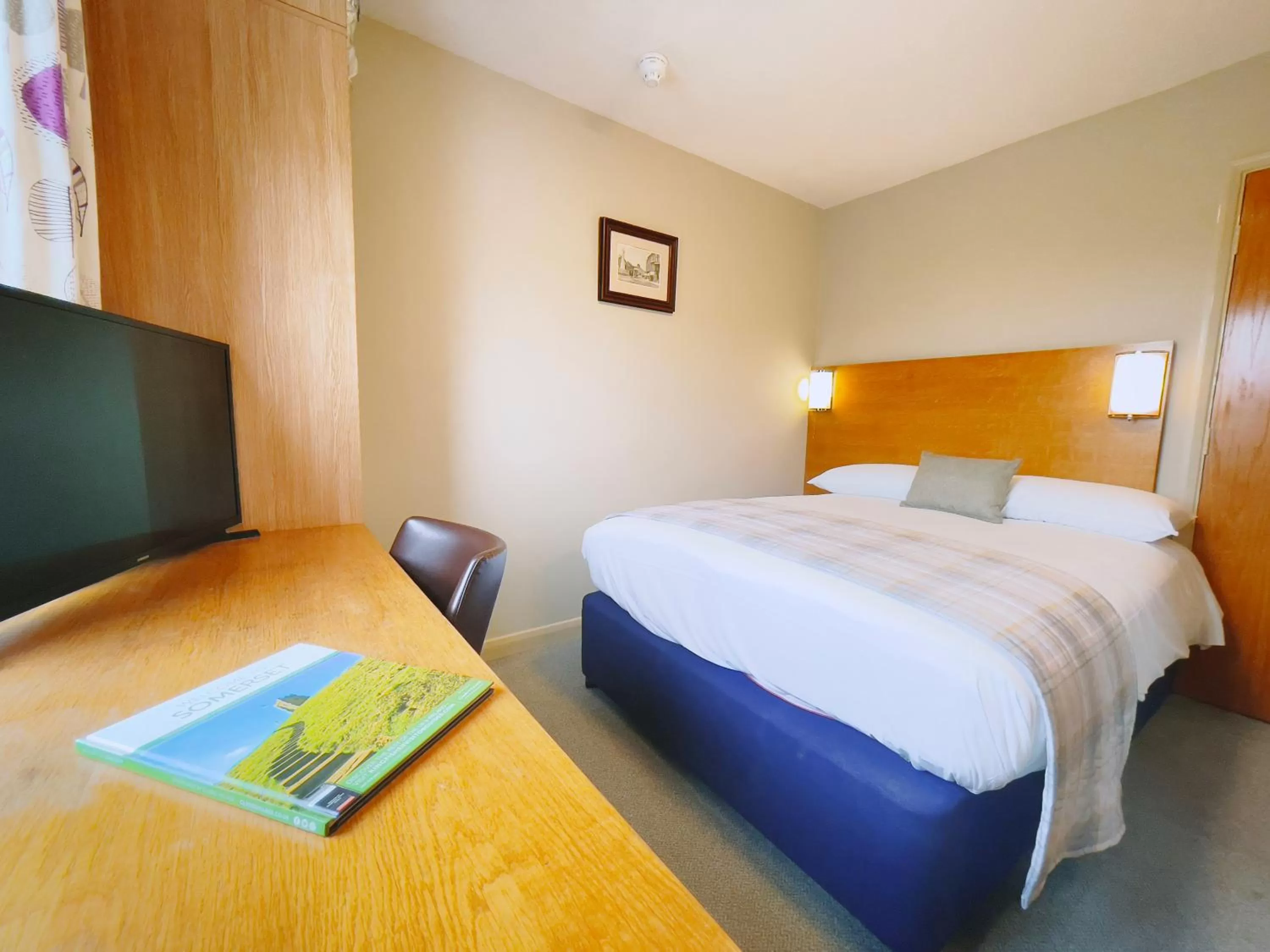 Bedroom, Bed in The Corner House Hotel