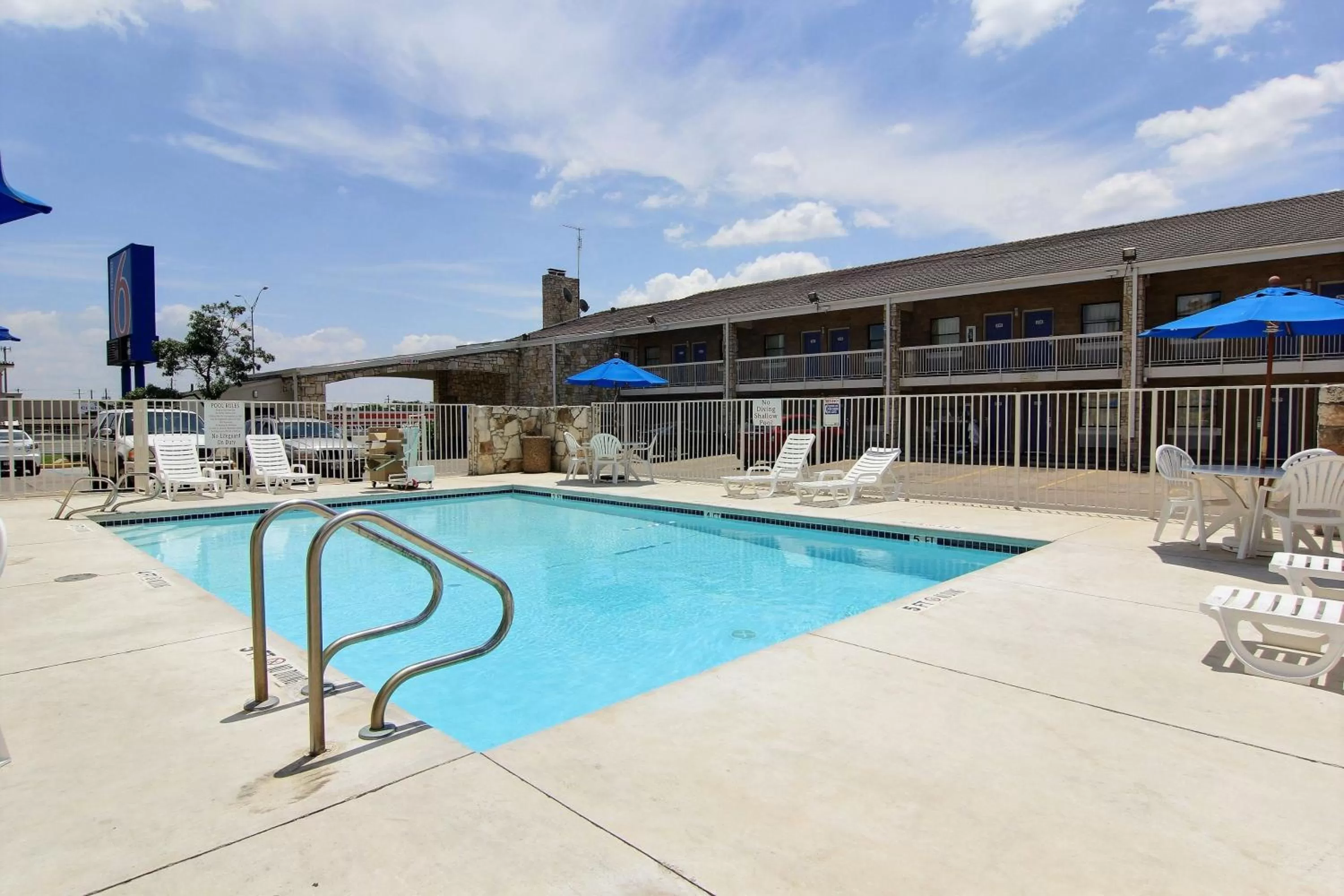 Swimming pool in Motel 6 Austin, TX - Central Downtown UT