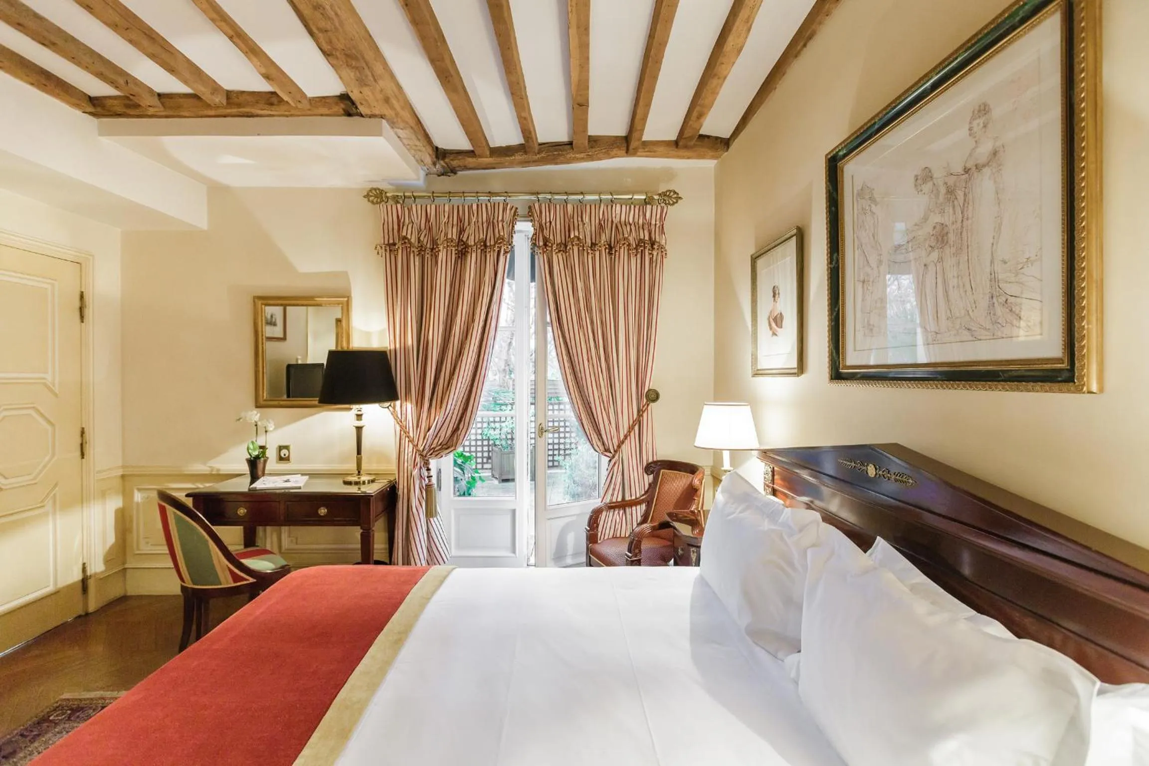 Photo of the whole room, Bed in Hotel Luxembourg Parc