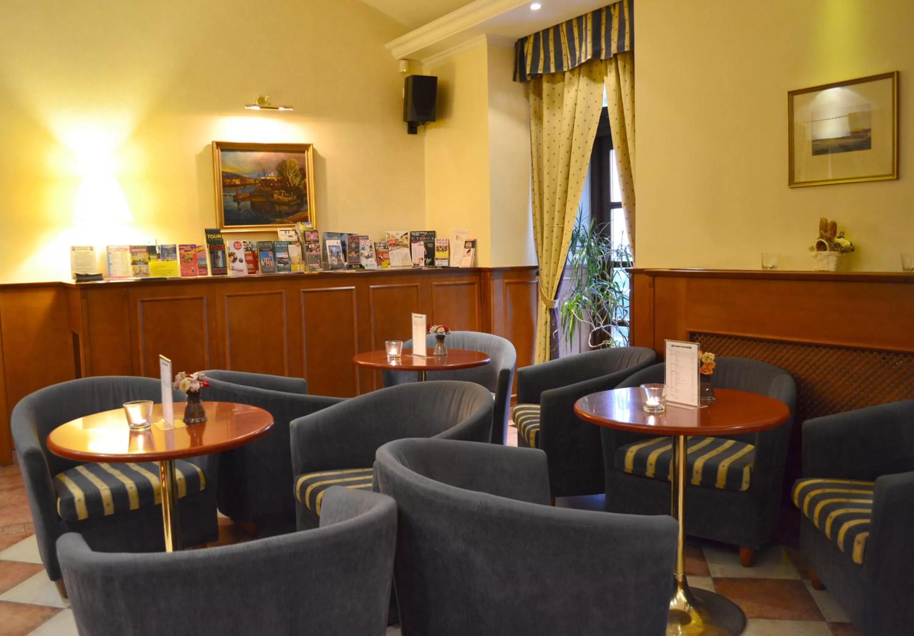 Lounge or bar in Arbes