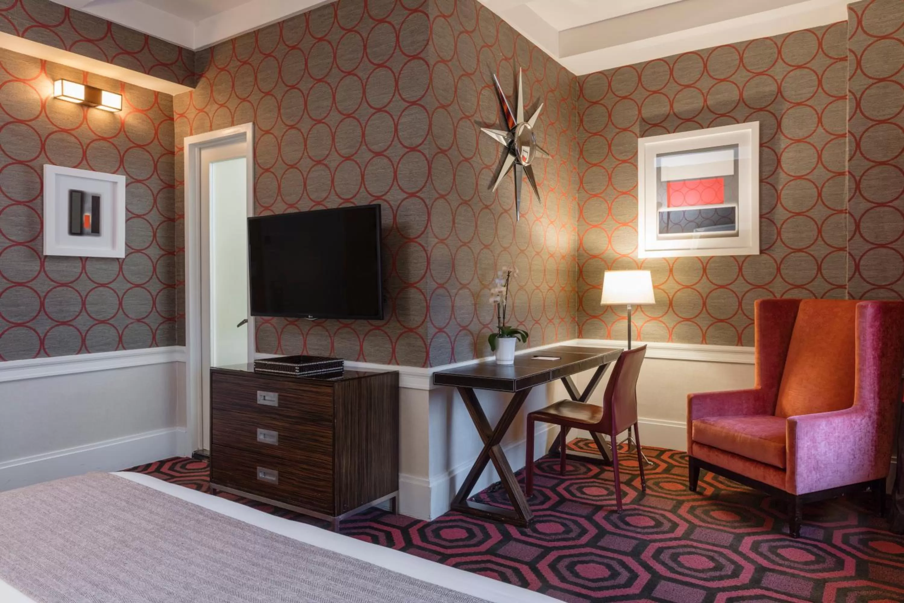 TV and multimedia in The Empire Hotel New York