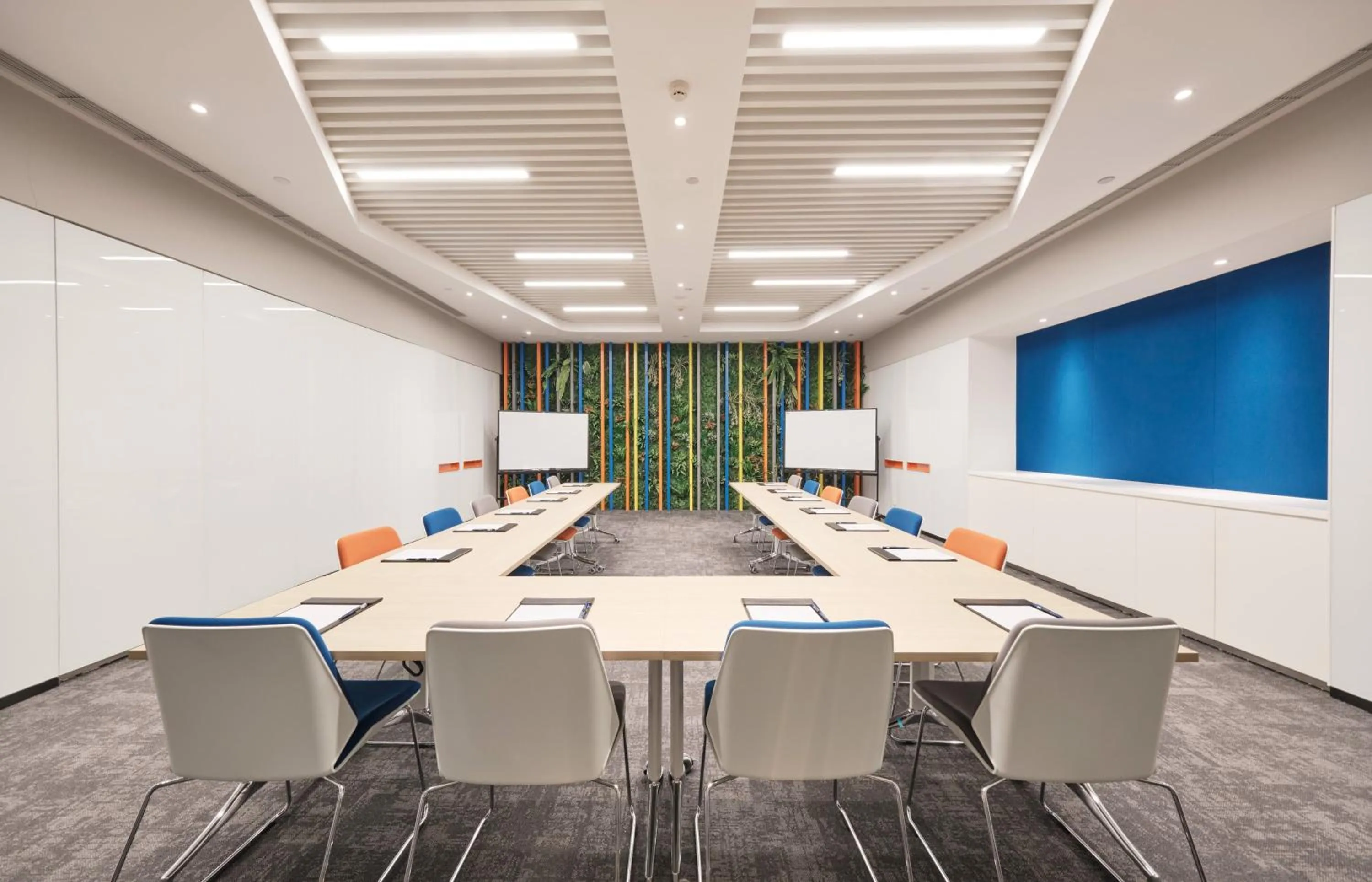 Meeting/conference room in Holiday Inn Express Shanghai Hongqiao North by IHG