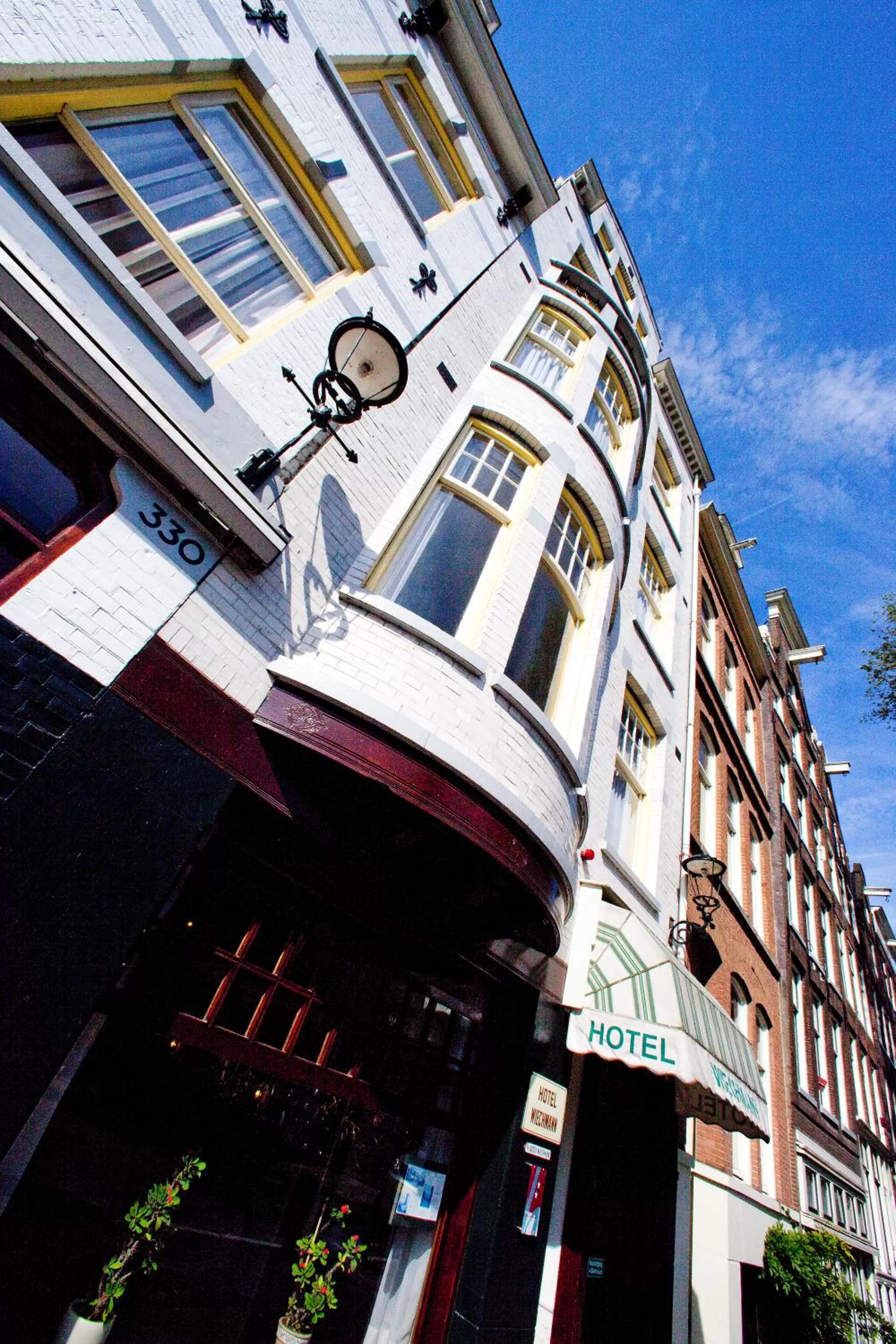 Property building in Amsterdam Wiechmann Hotel