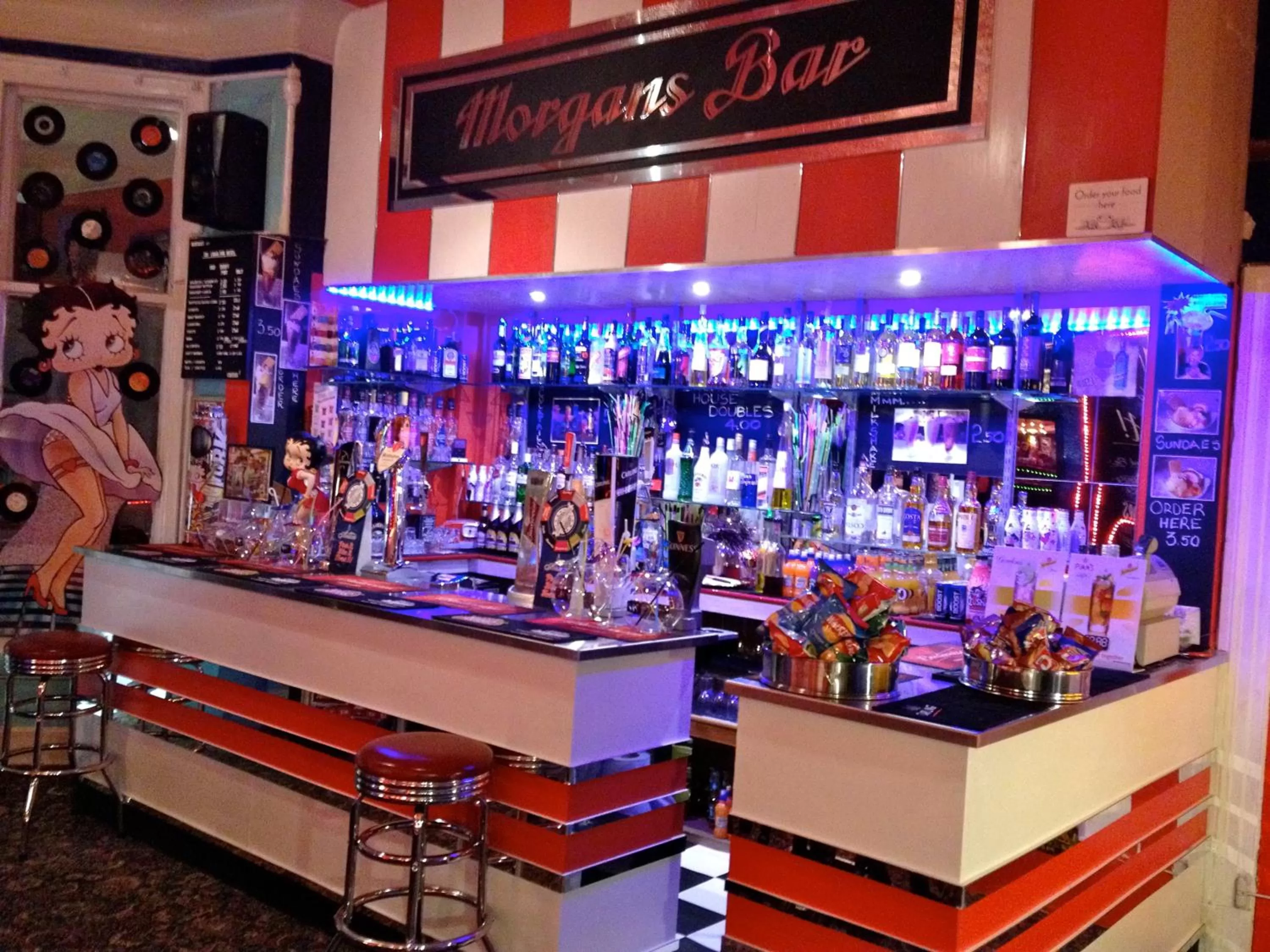 Lounge or bar in Charlton Aparthotel