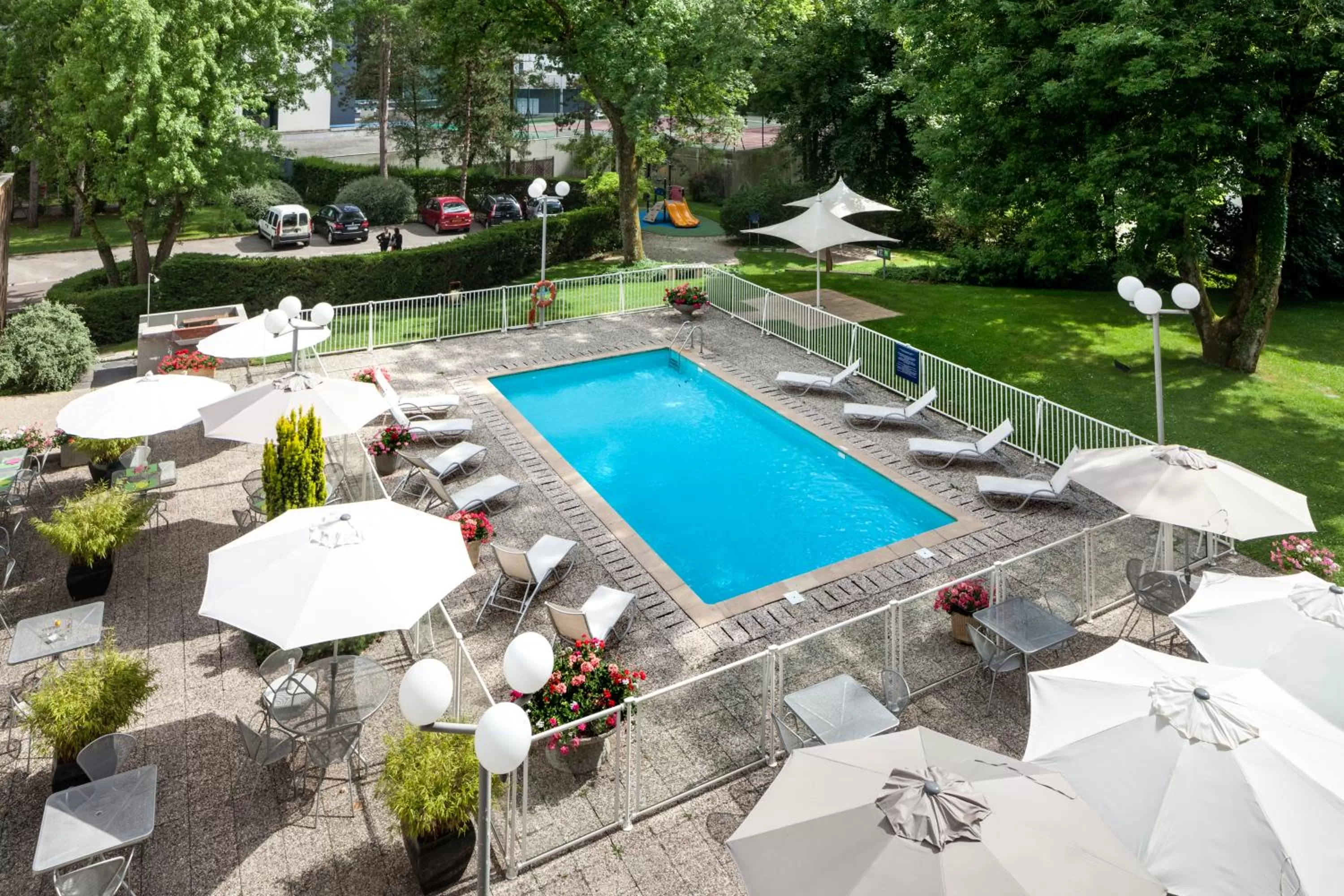 Swimming pool in ibis Styles Besançon