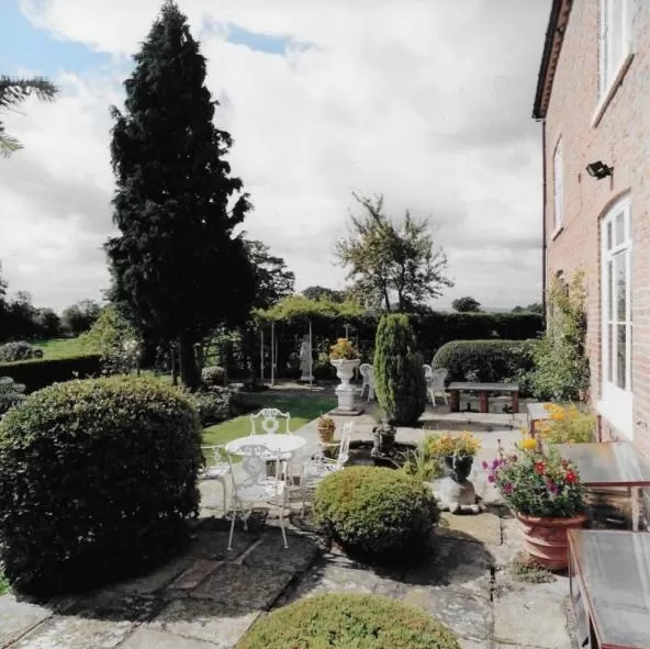 Garden in Golborne Manor Bed and Breakfast