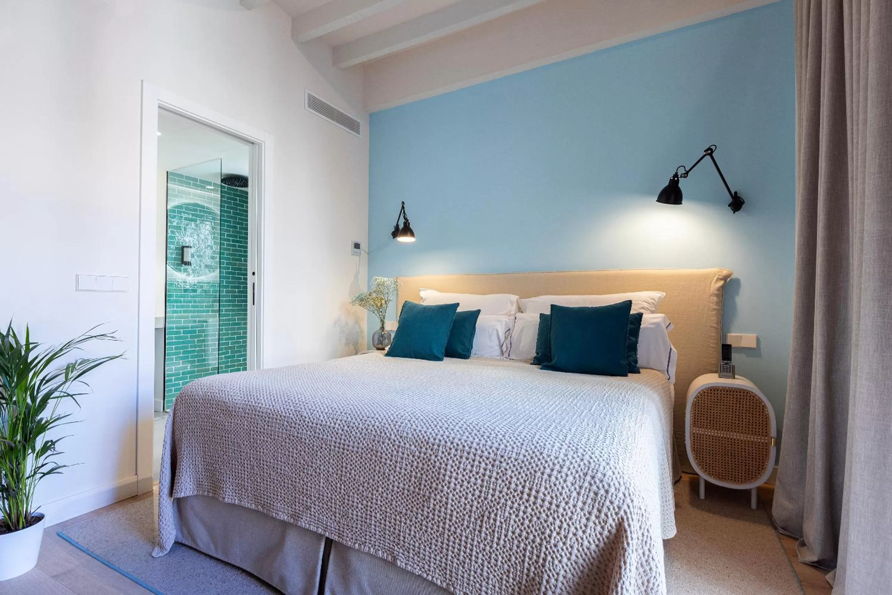 Bed in Samaritana Suites