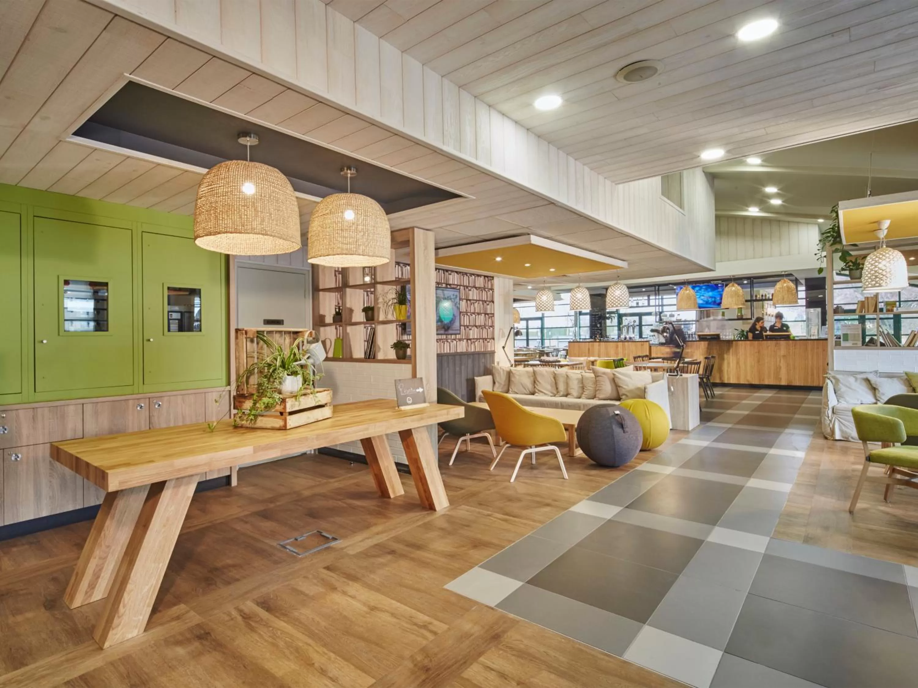 Communal lounge/ TV room in Campanile Poitiers - Site du Futuroscope