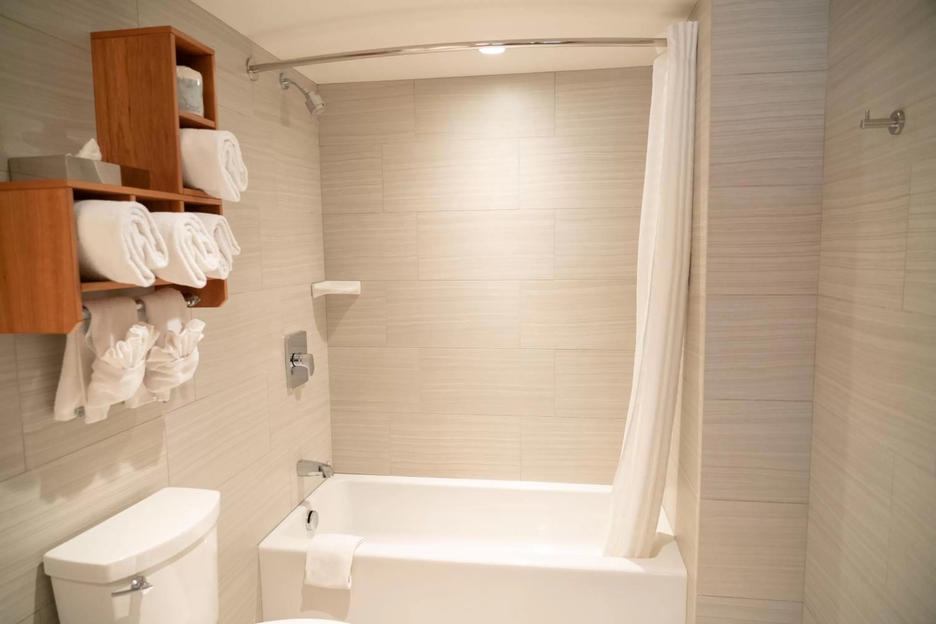 Bathroom in Banff Ptarmigan Inn