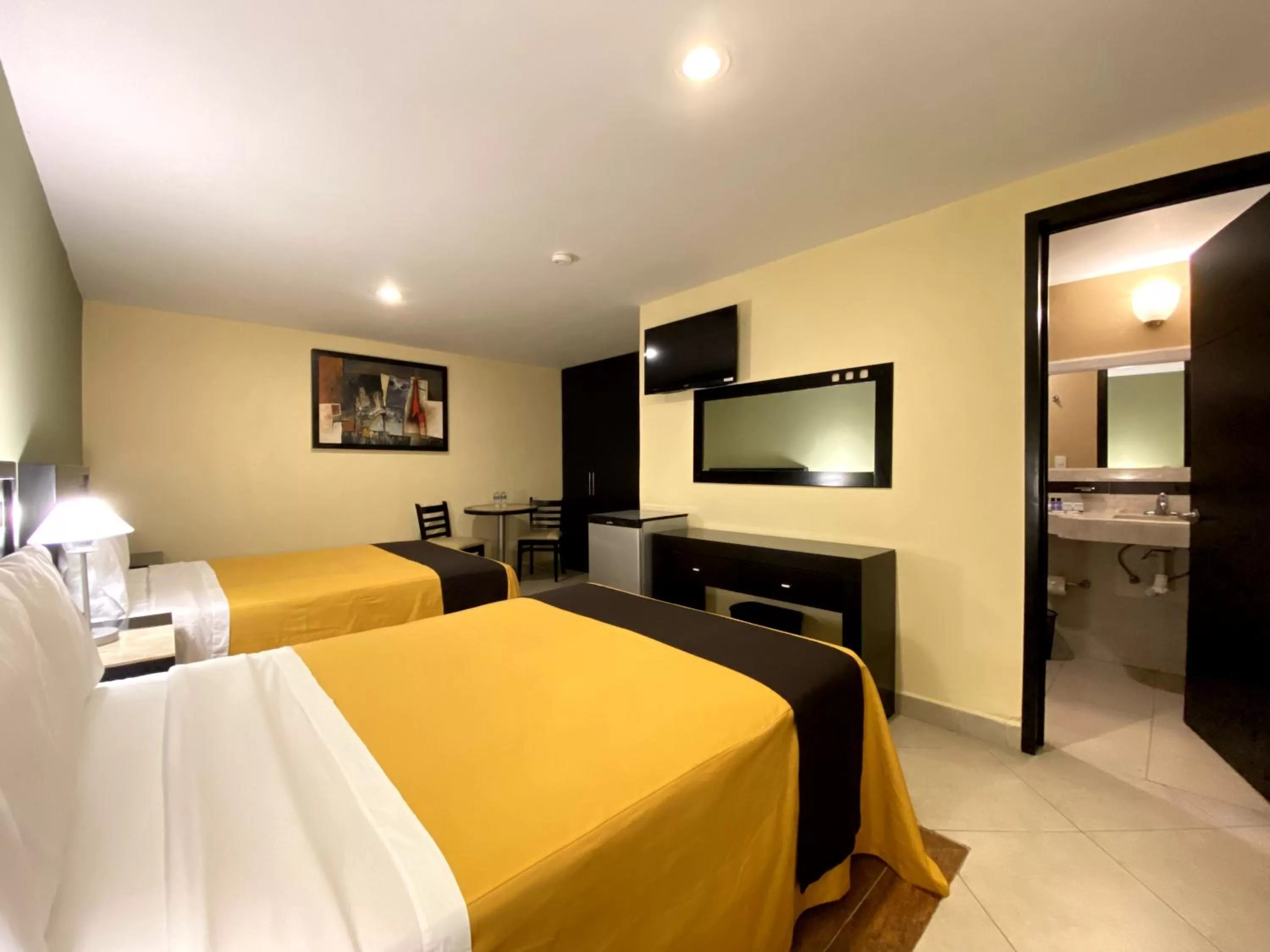 Bathroom, Bed in Hotel Escala Puebla Centro