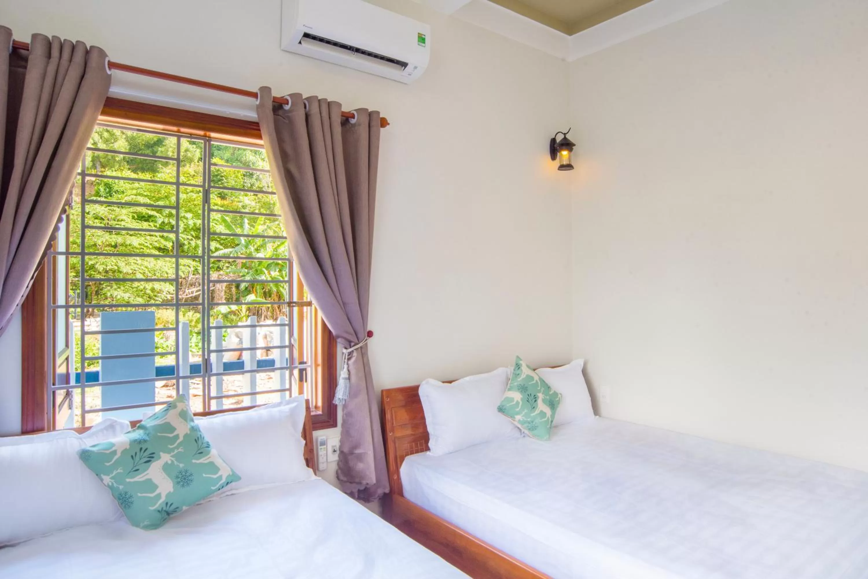 Bed in Cong Man Homestay Cham Island