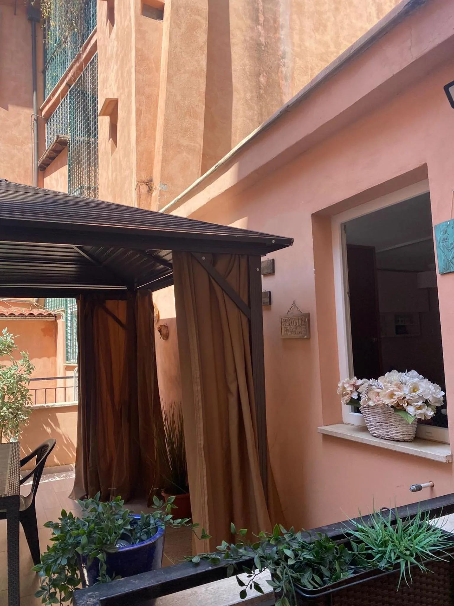 Property building in Condotti Apartment