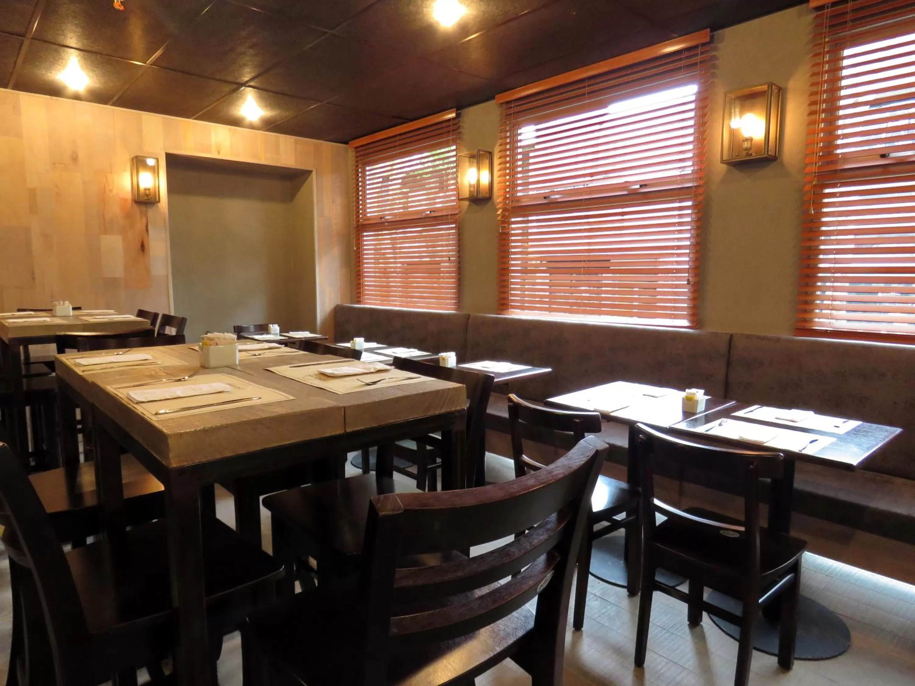 Restaurant/places to eat in Smart Hotel Montevideo