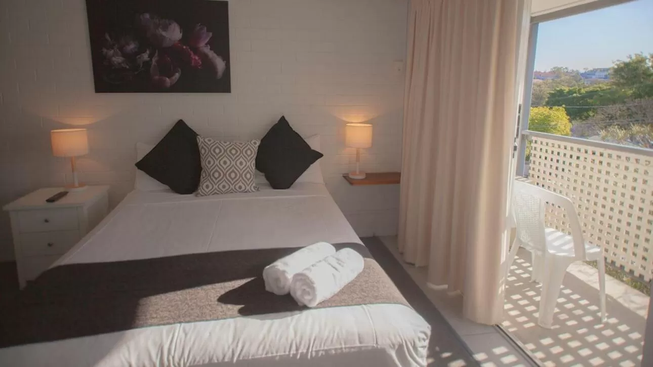 Bed in Herston Place Motel