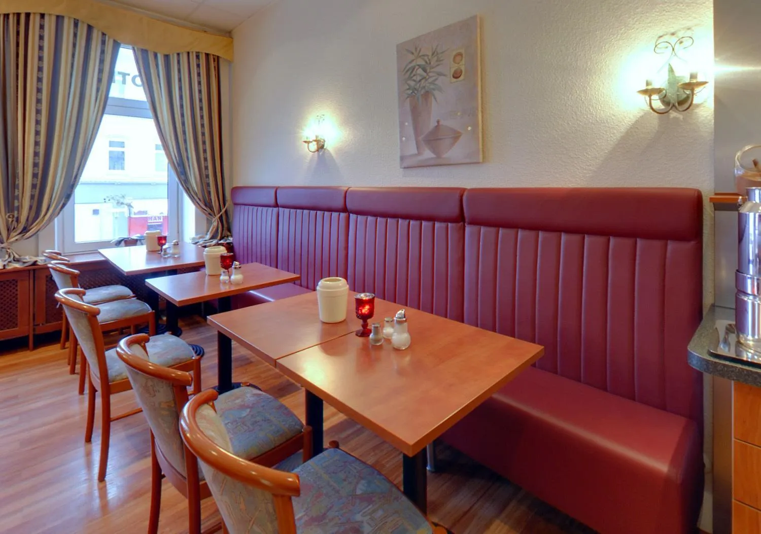 Restaurant/places to eat in Hotel Terminus am Hauptbahnhof & ZOB